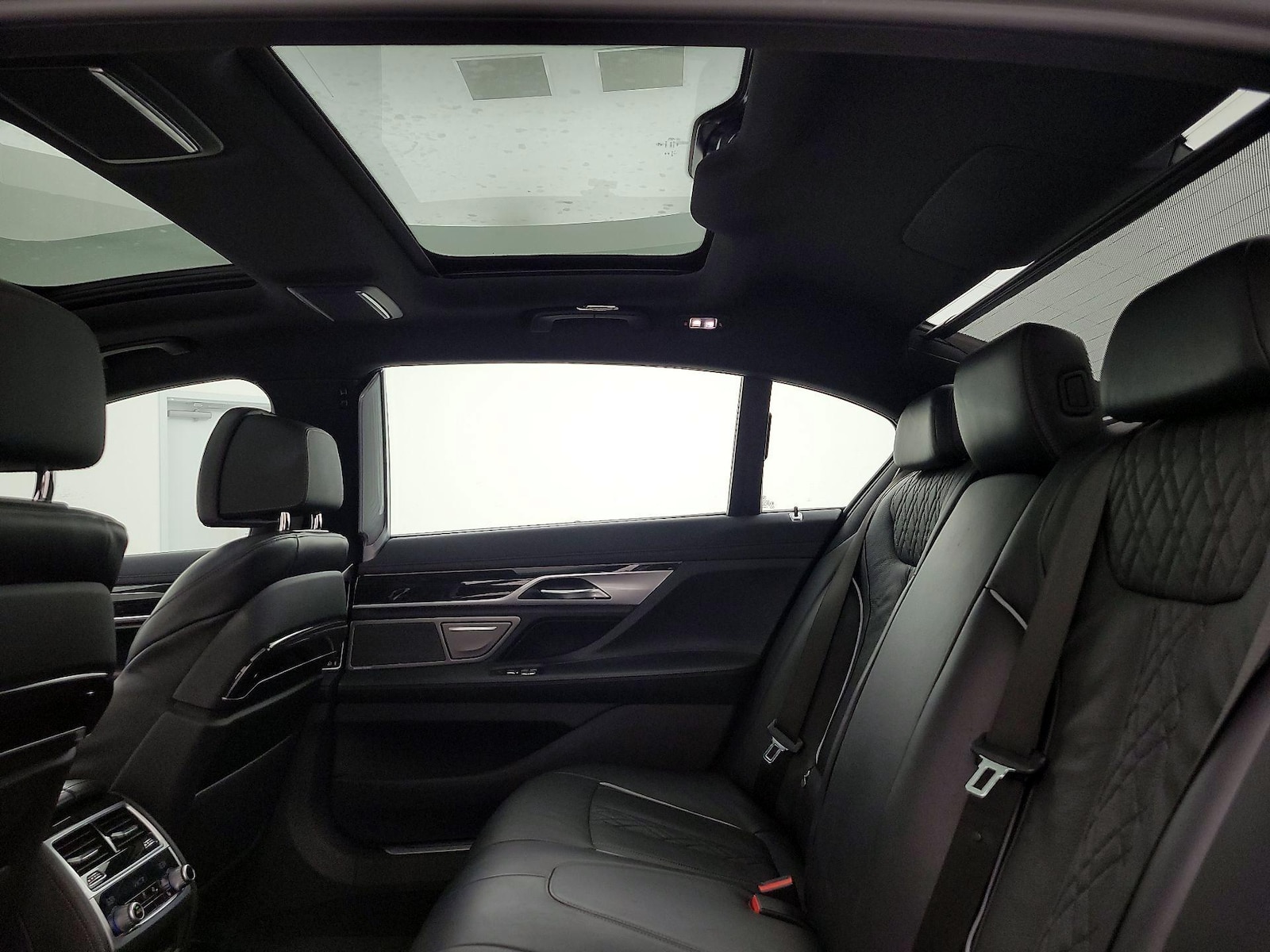 2021 BMW 7 Series 740i - Photo 25