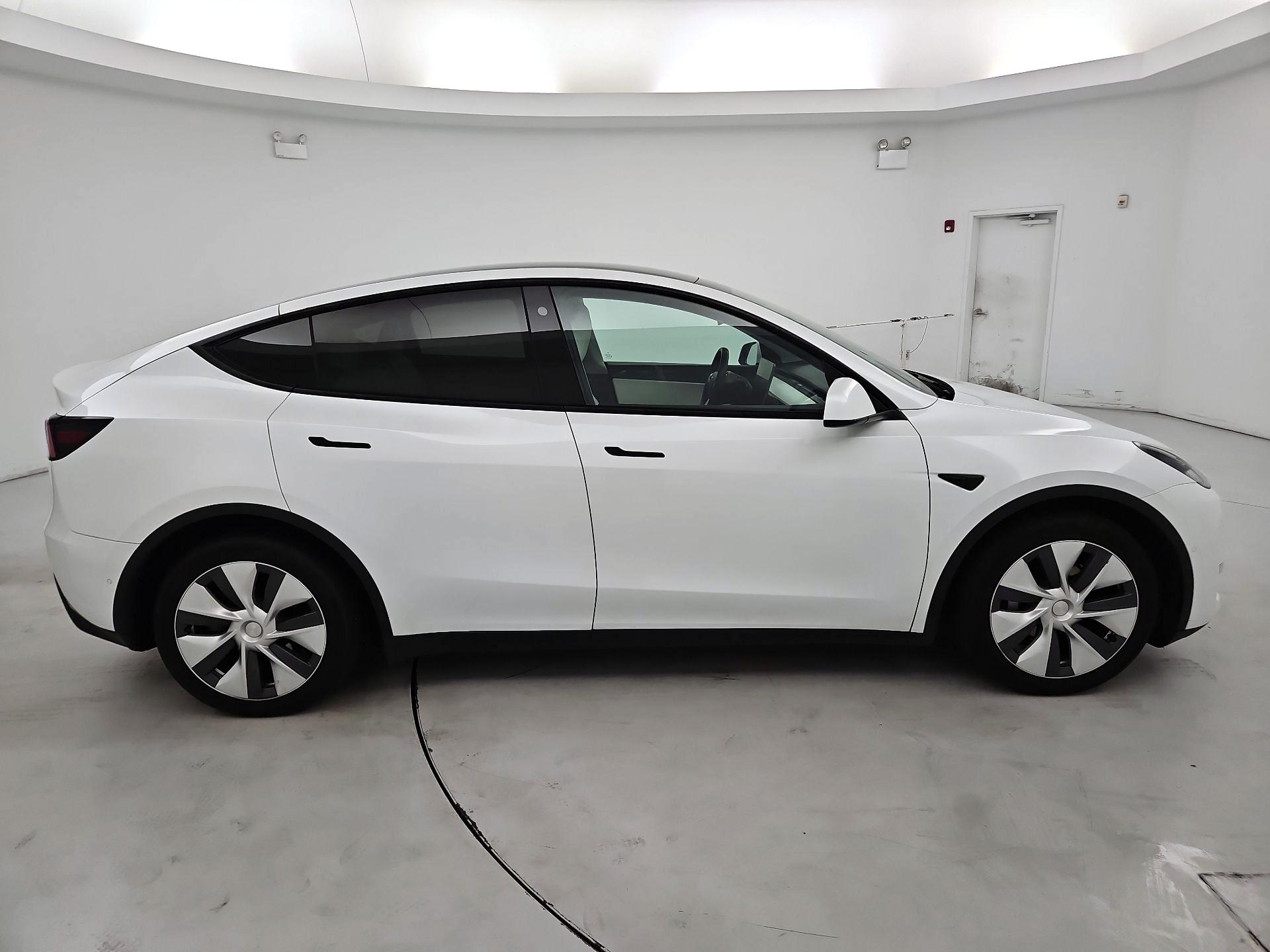 Thumbnail: 2021 Tesla Model Y - 4