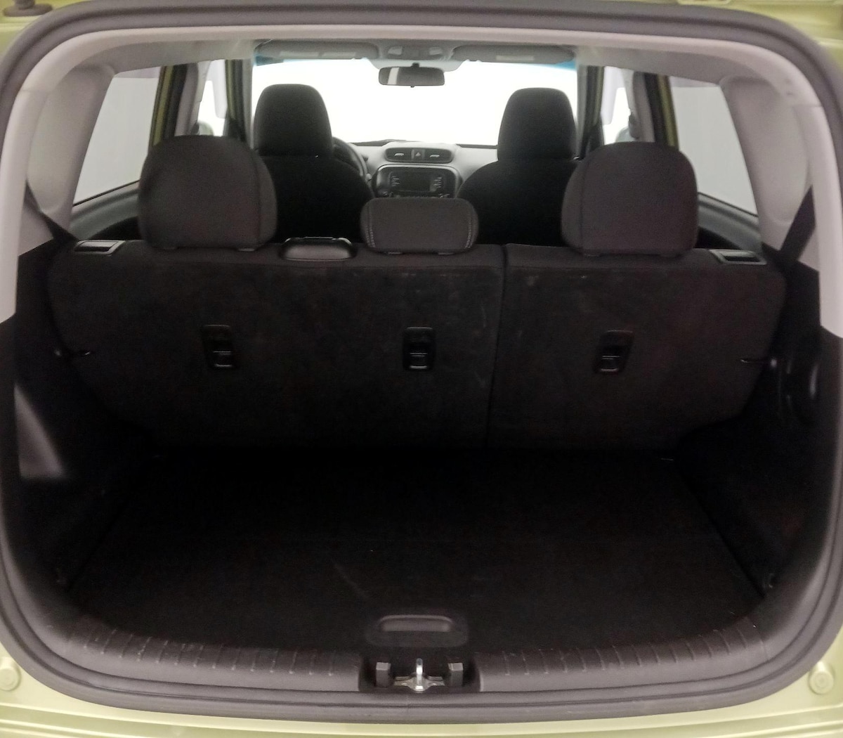 Trunk/Cargo (Seats Up)