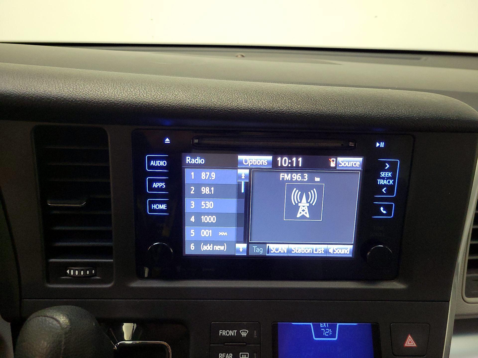 Thumbnail: 2016 Toyota Sienna - 15