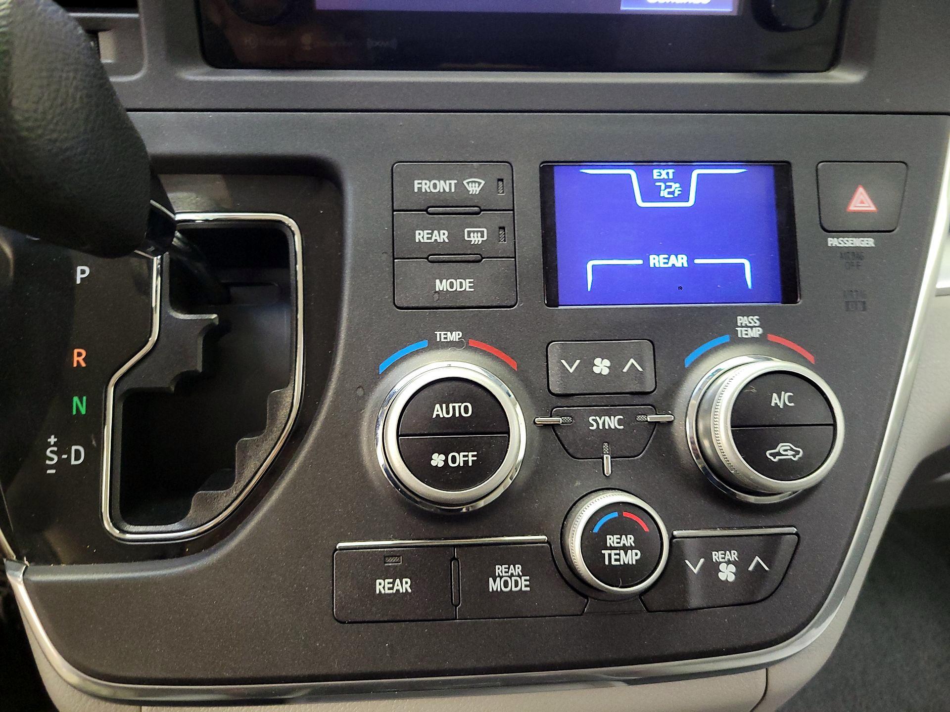 Thumbnail: 2016 Toyota Sienna - 16