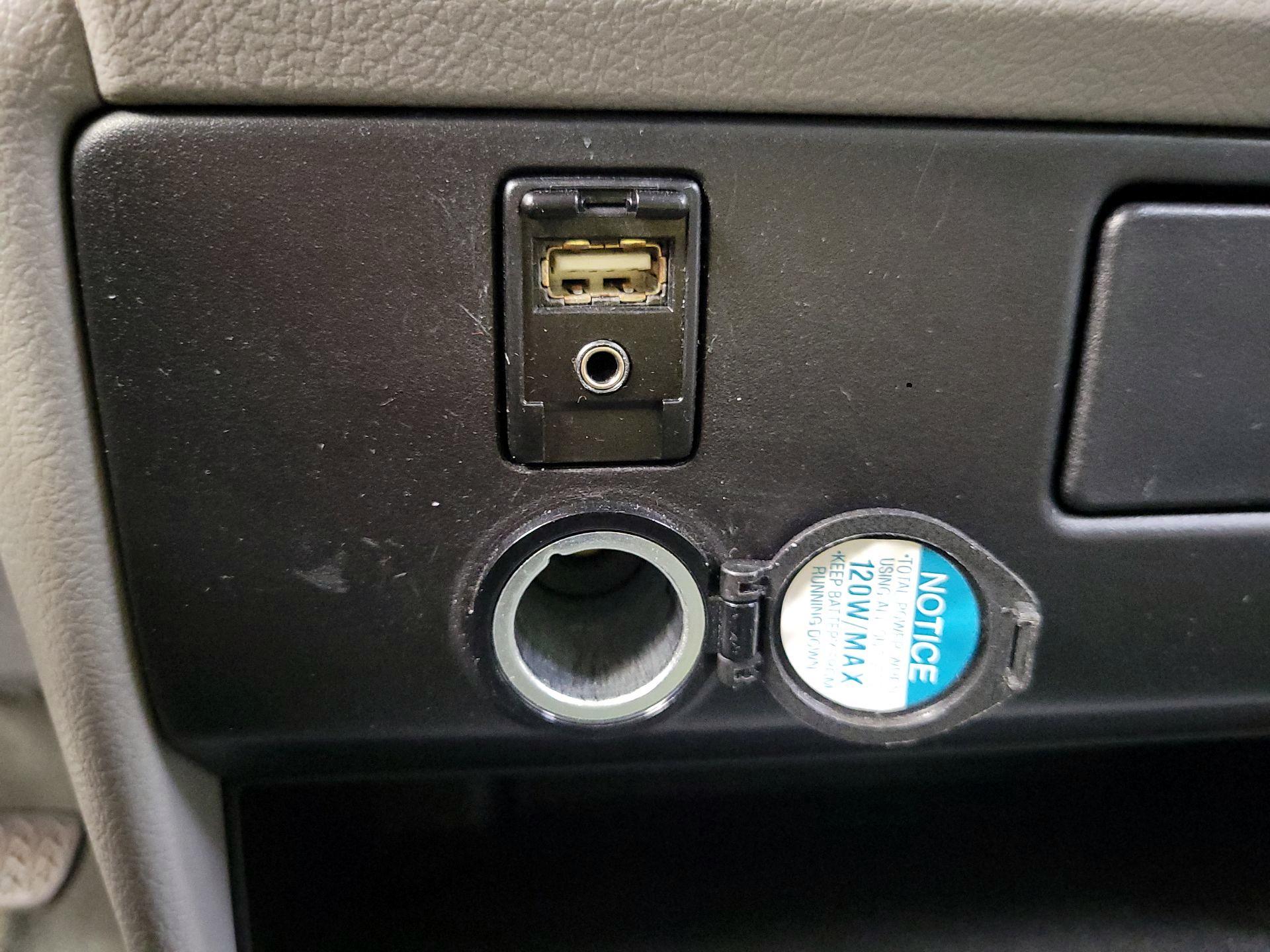Thumbnail: 2016 Toyota Sienna - 18