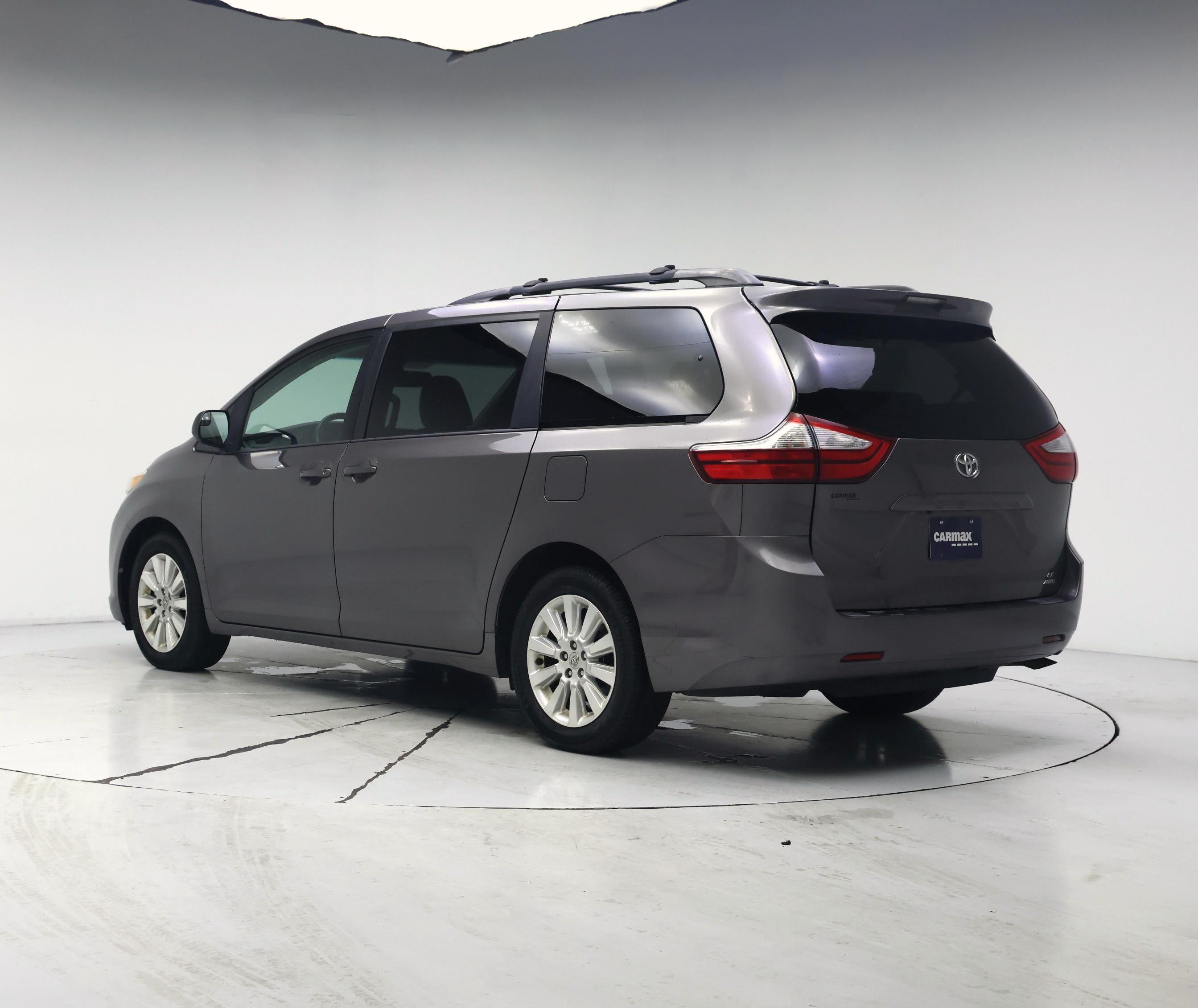 Thumbnail: 2016 Toyota Sienna - 2