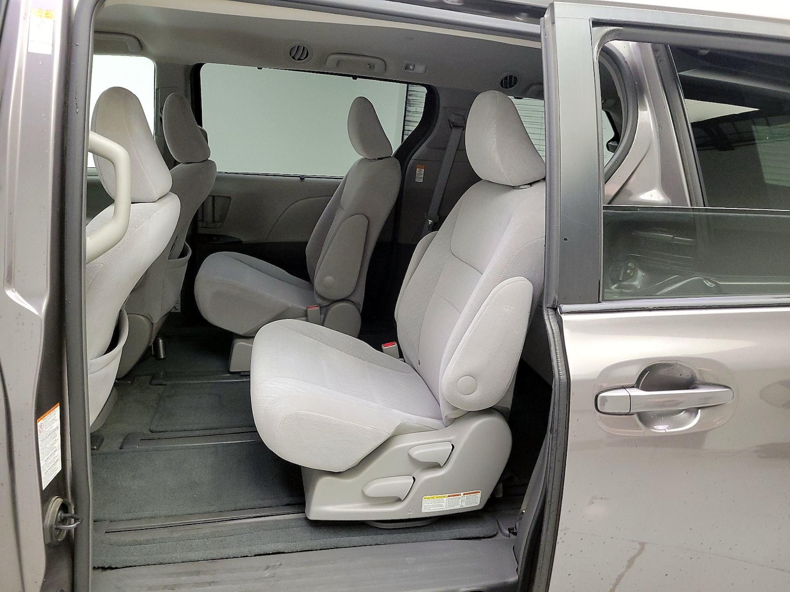 2016 Toyota Sienna LE - Photo 20