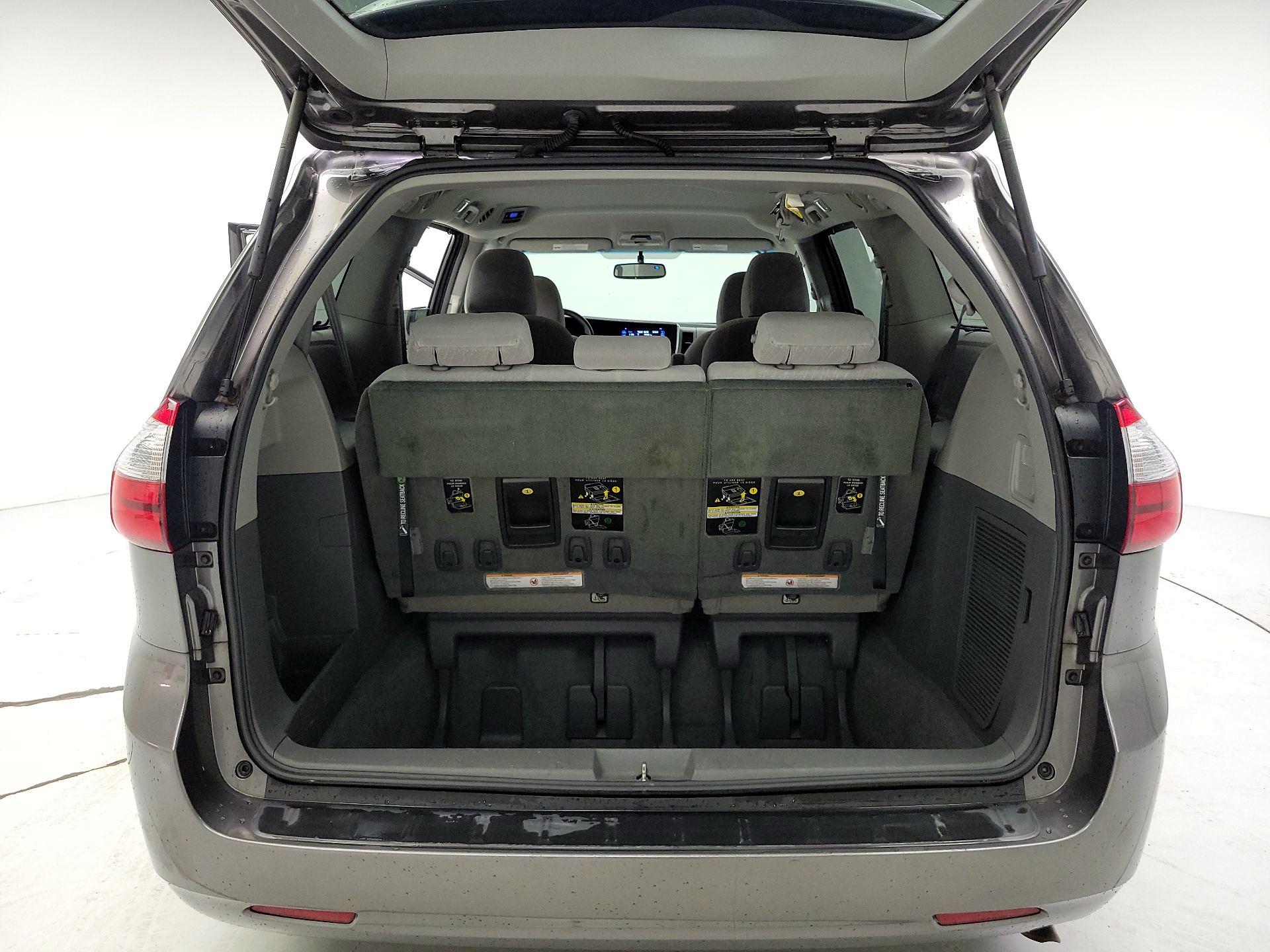 Thumbnail: 2016 Toyota Sienna - 20