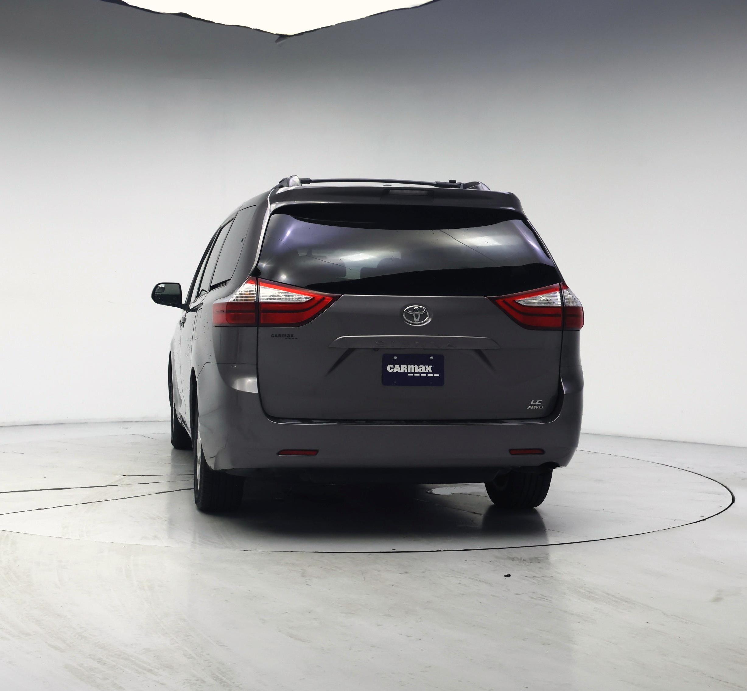 Thumbnail: 2016 Toyota Sienna - 6