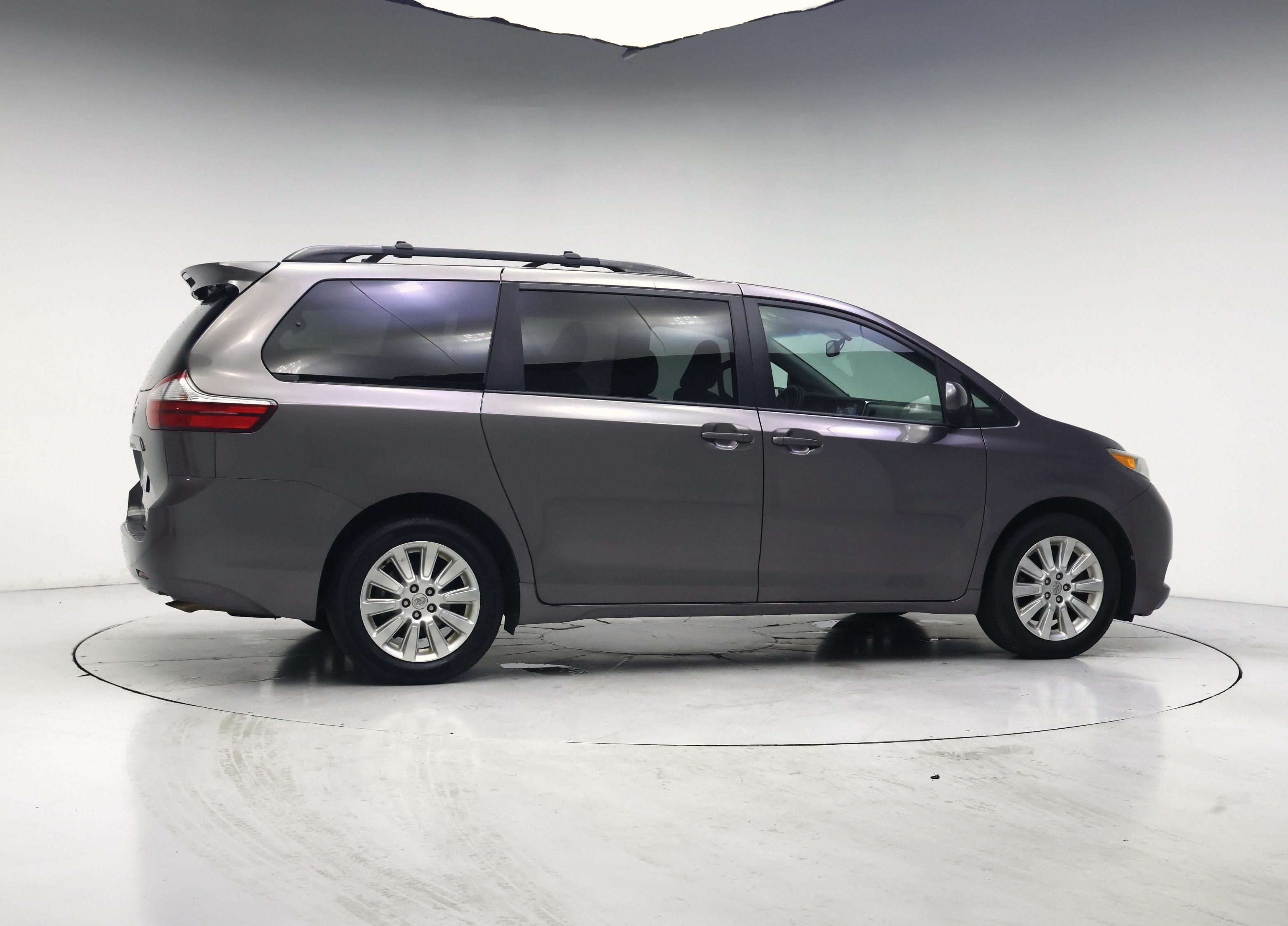 Thumbnail: 2016 Toyota Sienna - 7