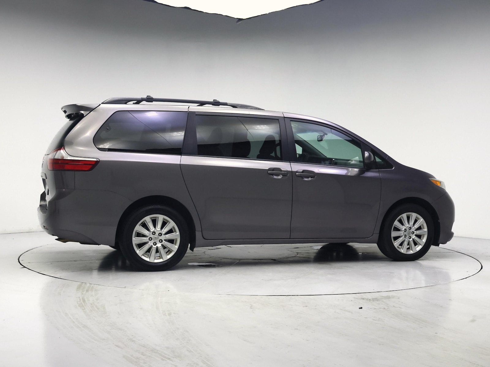 2016 Toyota Sienna LE - Photo 8