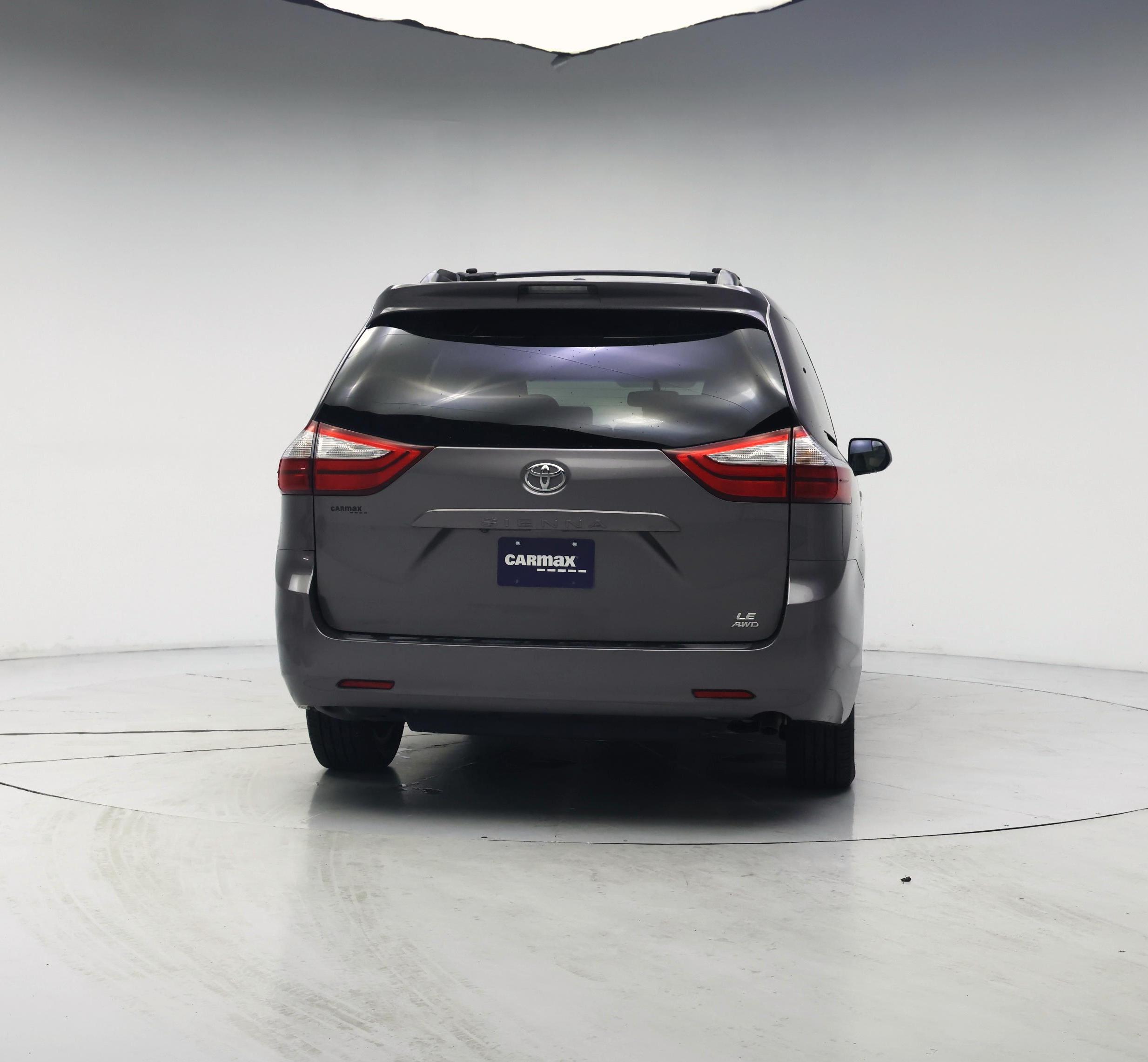 Thumbnail: 2016 Toyota Sienna - 8