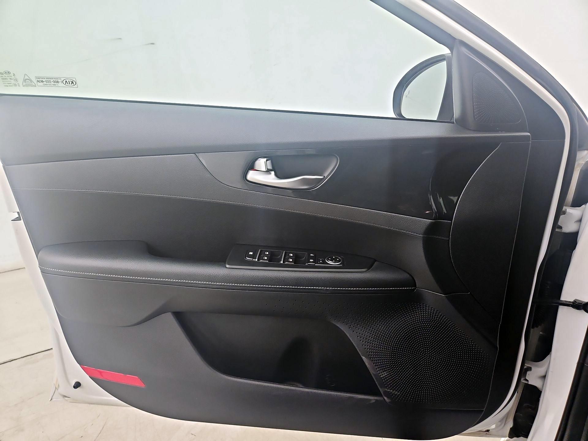 Thumbnail: 2021 Kia Forte - 12