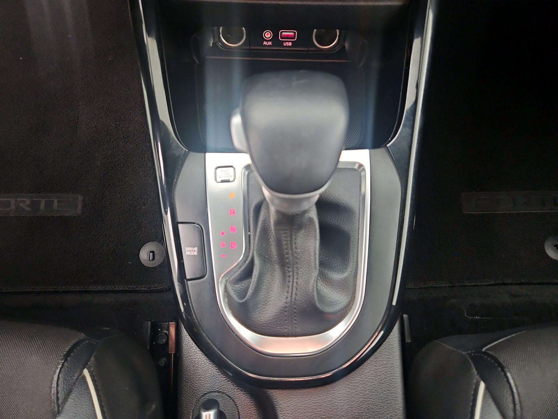 Thumbnail: 2021 Kia Forte - 17