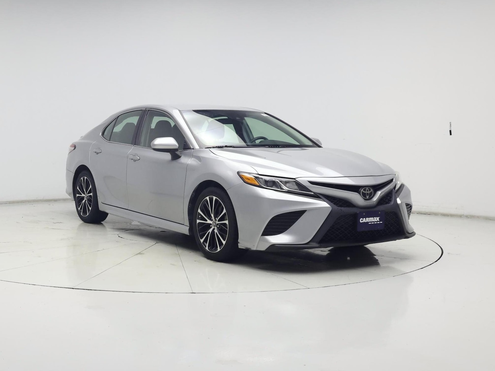 2019 Toyota Camry SE - Photo 2