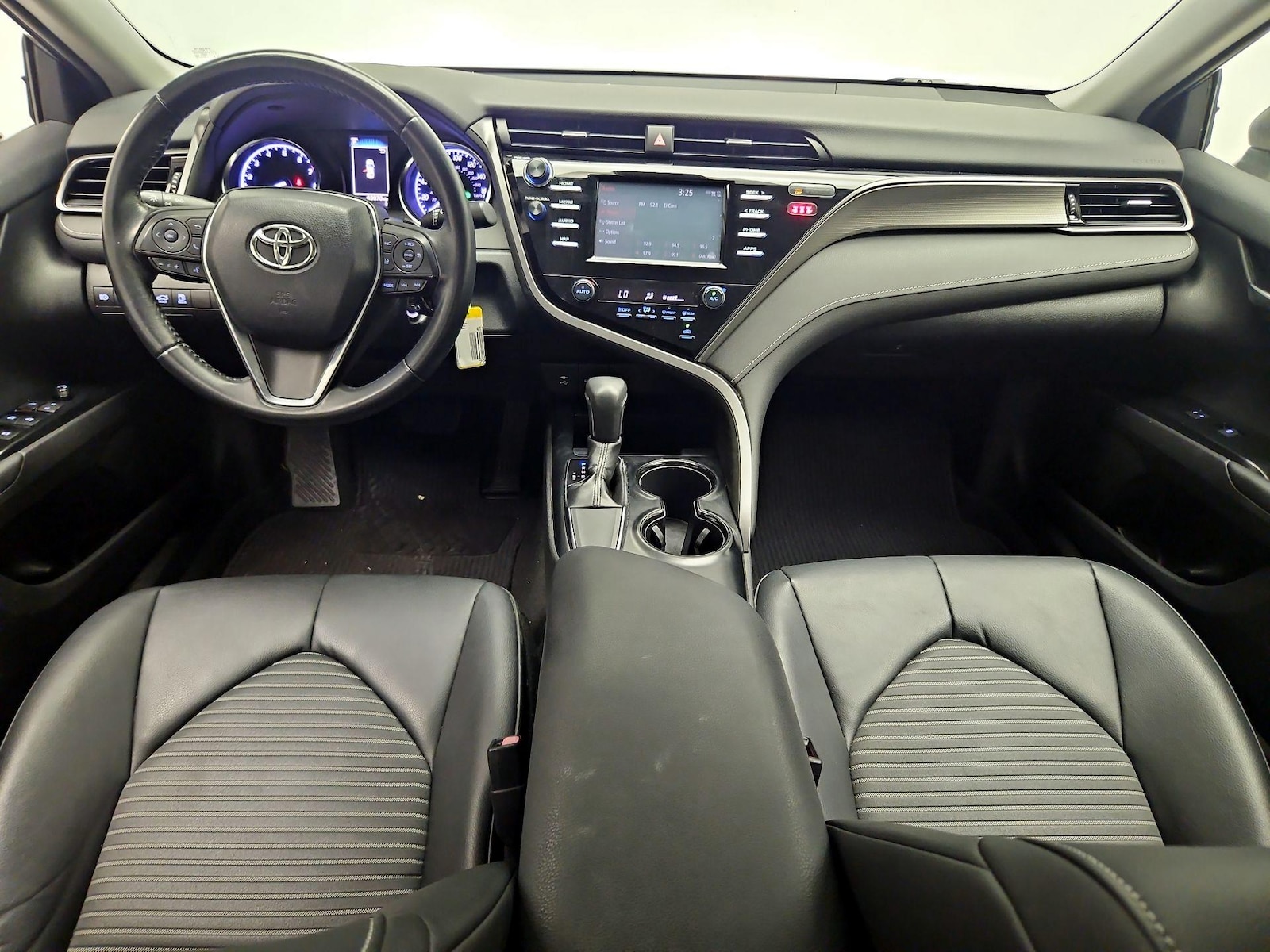 2019 Toyota Camry SE - Photo 10