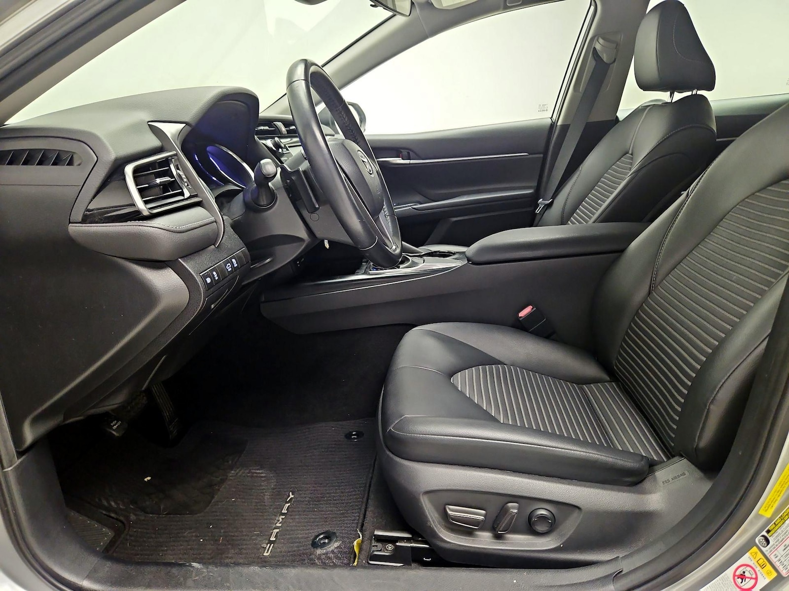2019 Toyota Camry SE - Photo 12