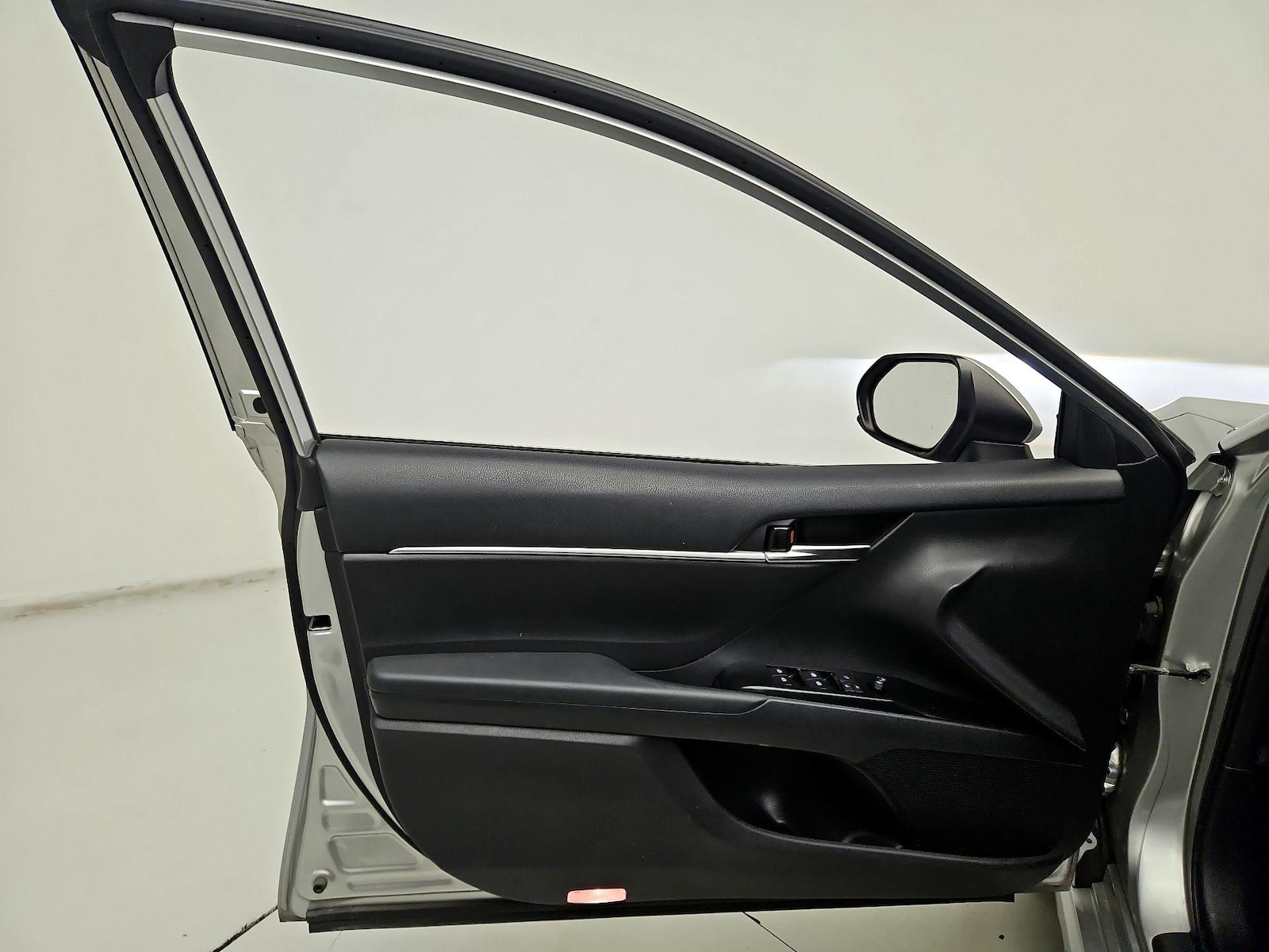 2019 Toyota Camry SE - Photo 13