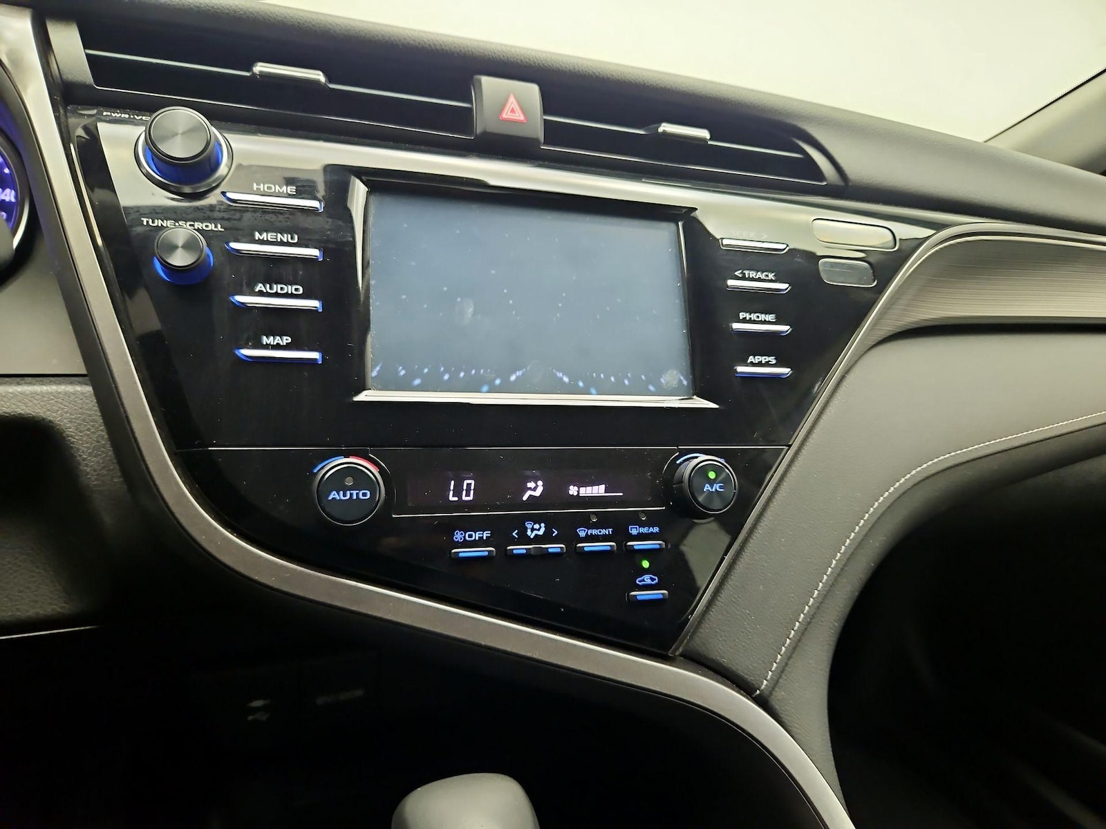 2019 Toyota Camry SE - Photo 16