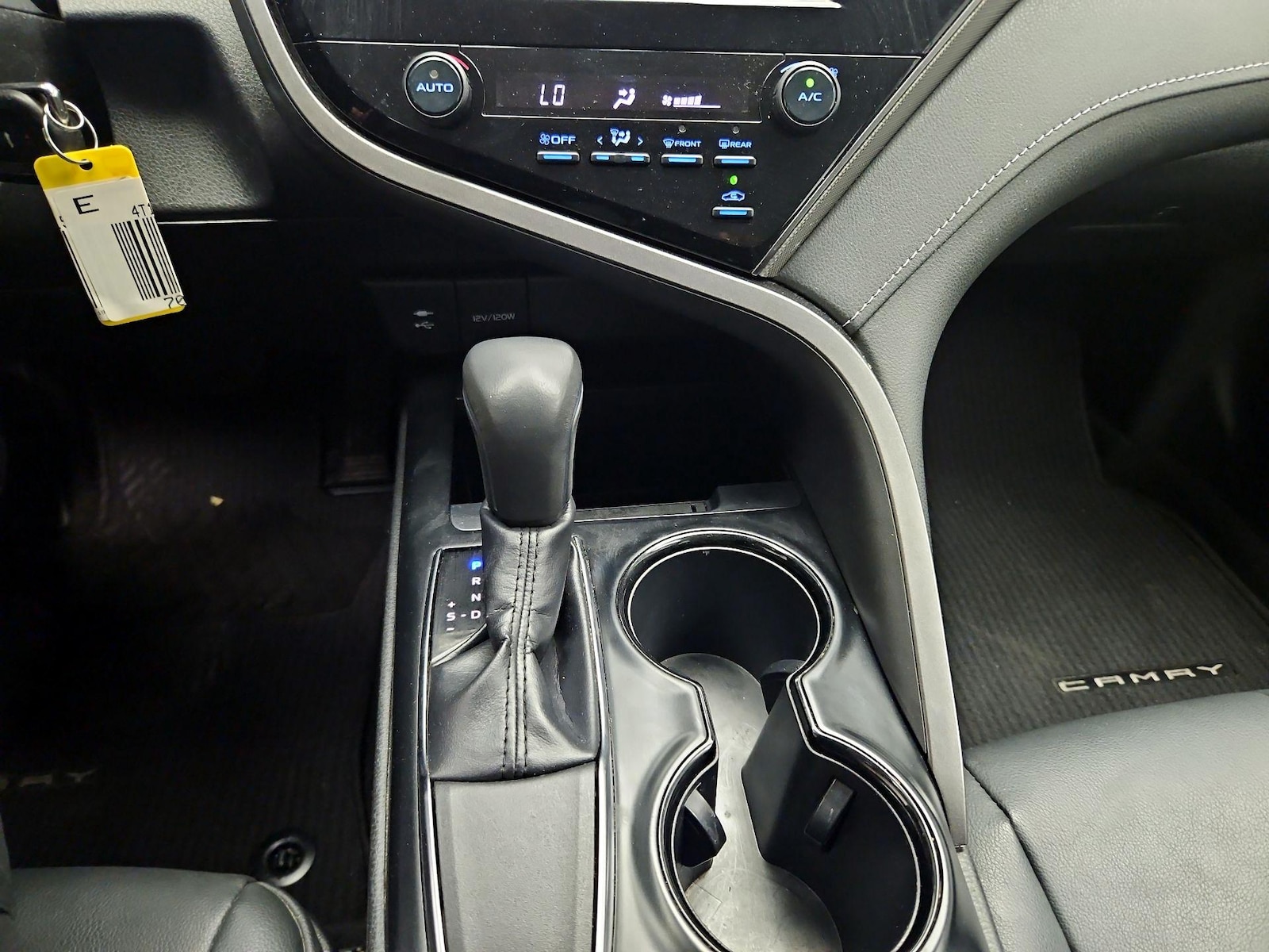 2019 Toyota Camry SE - Photo 17