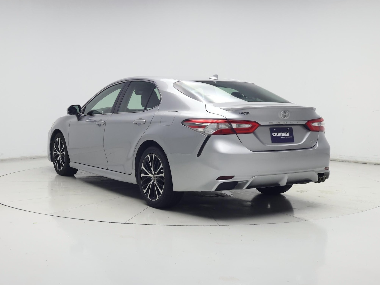 2019 Toyota Camry SE - Photo 3