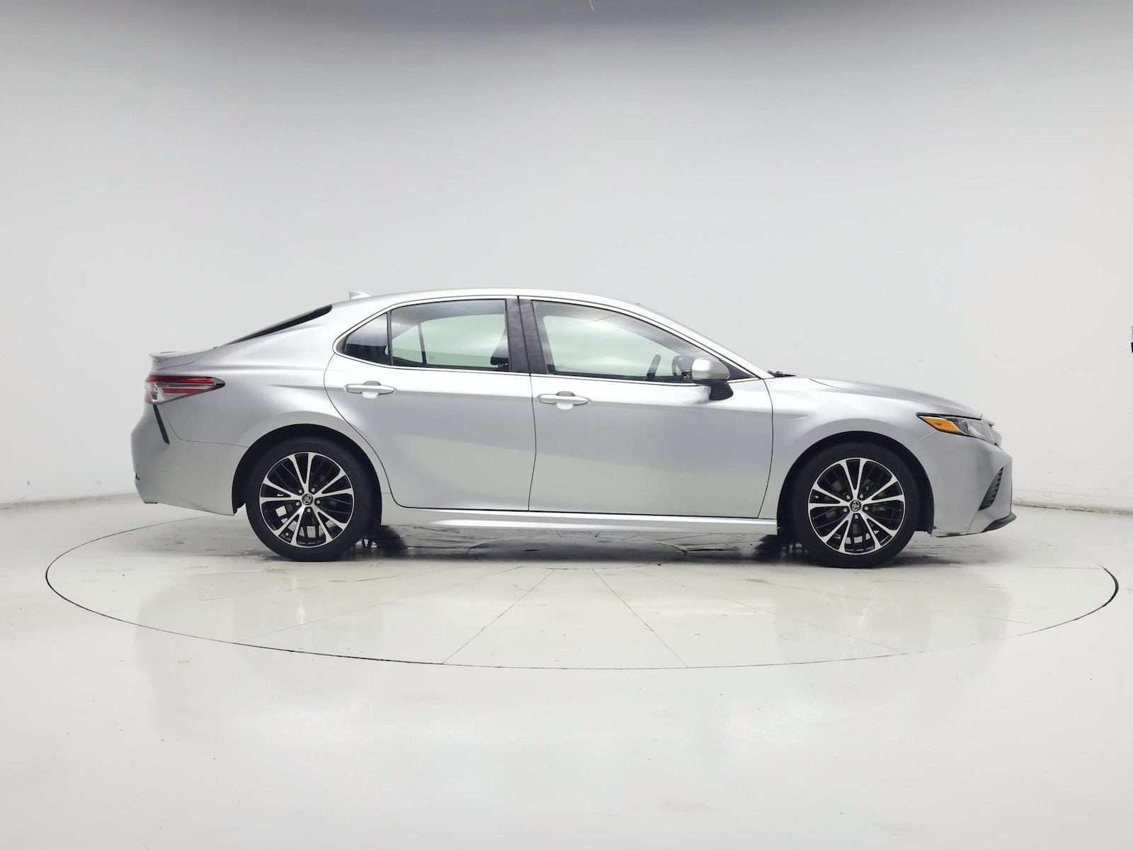 2019 Toyota Camry SE - Photo 8