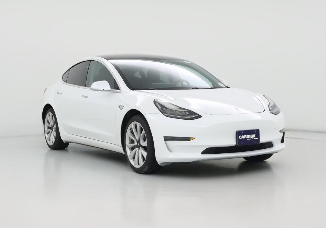 2019 Tesla Model 3 Standard Range in White — CarMax photo