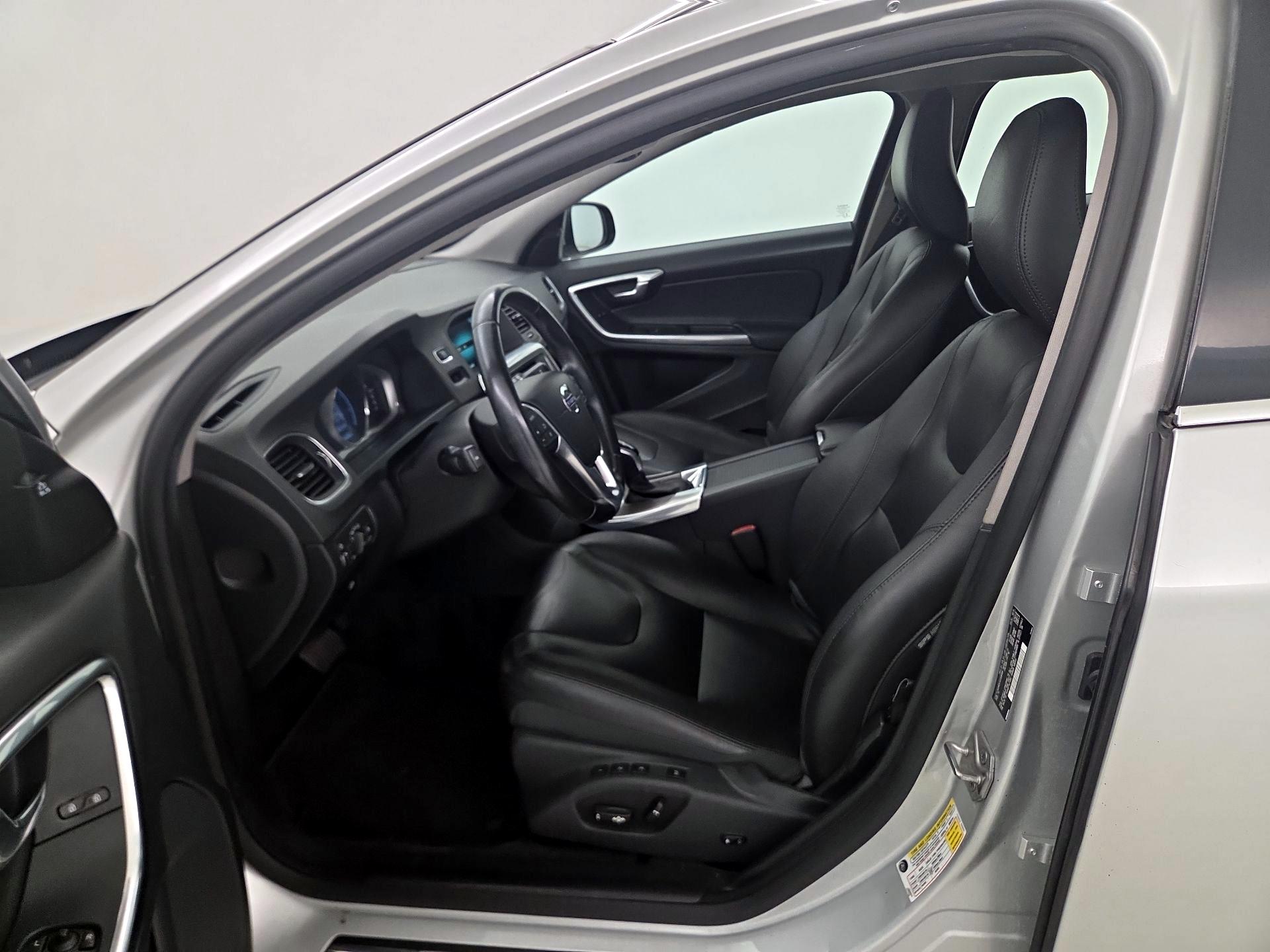 Thumbnail: 2016 Volvo V60 - 11