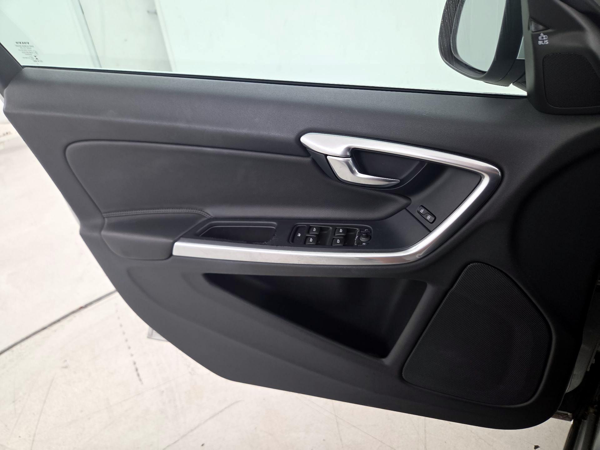 Thumbnail: 2016 Volvo V60 - 12