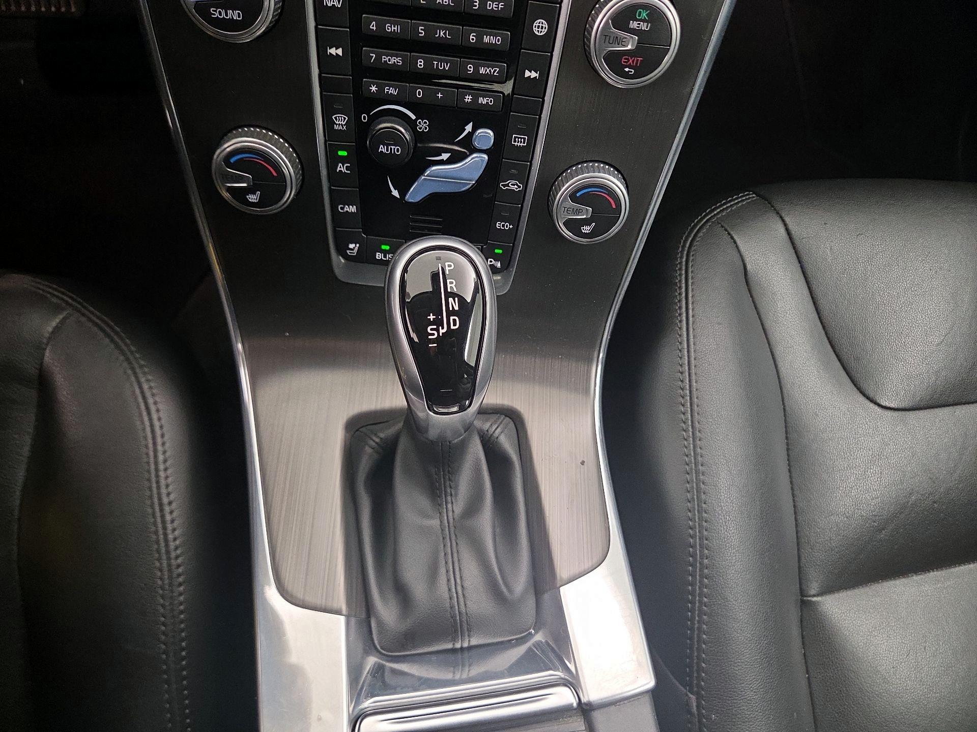 Thumbnail: 2016 Volvo V60 - 16