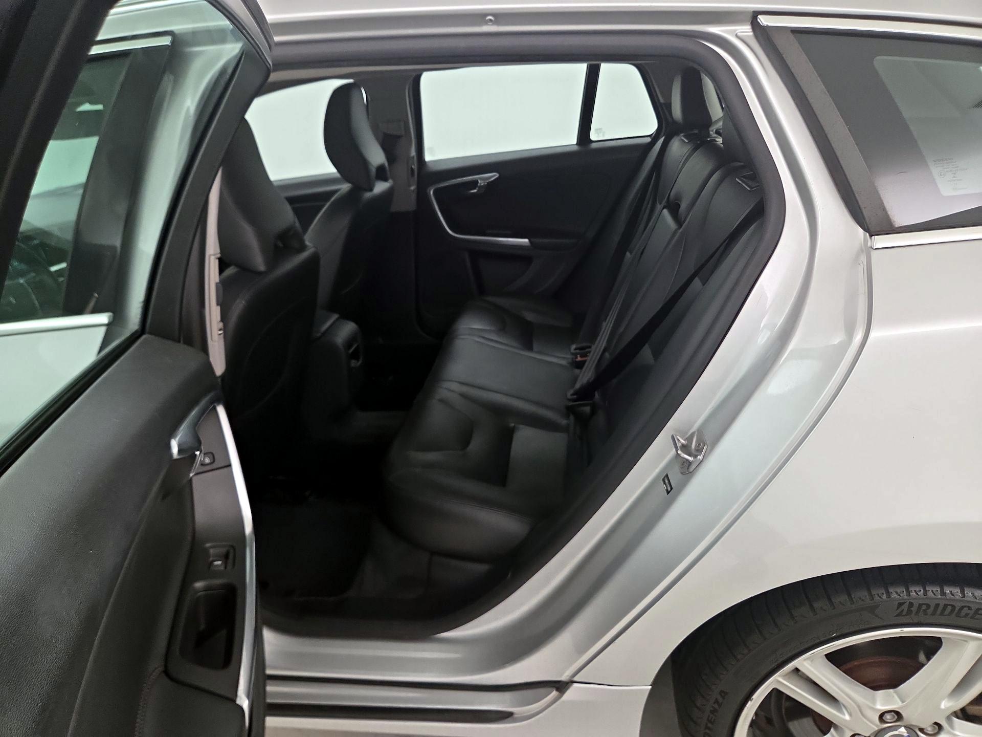 Thumbnail: 2016 Volvo V60 - 18