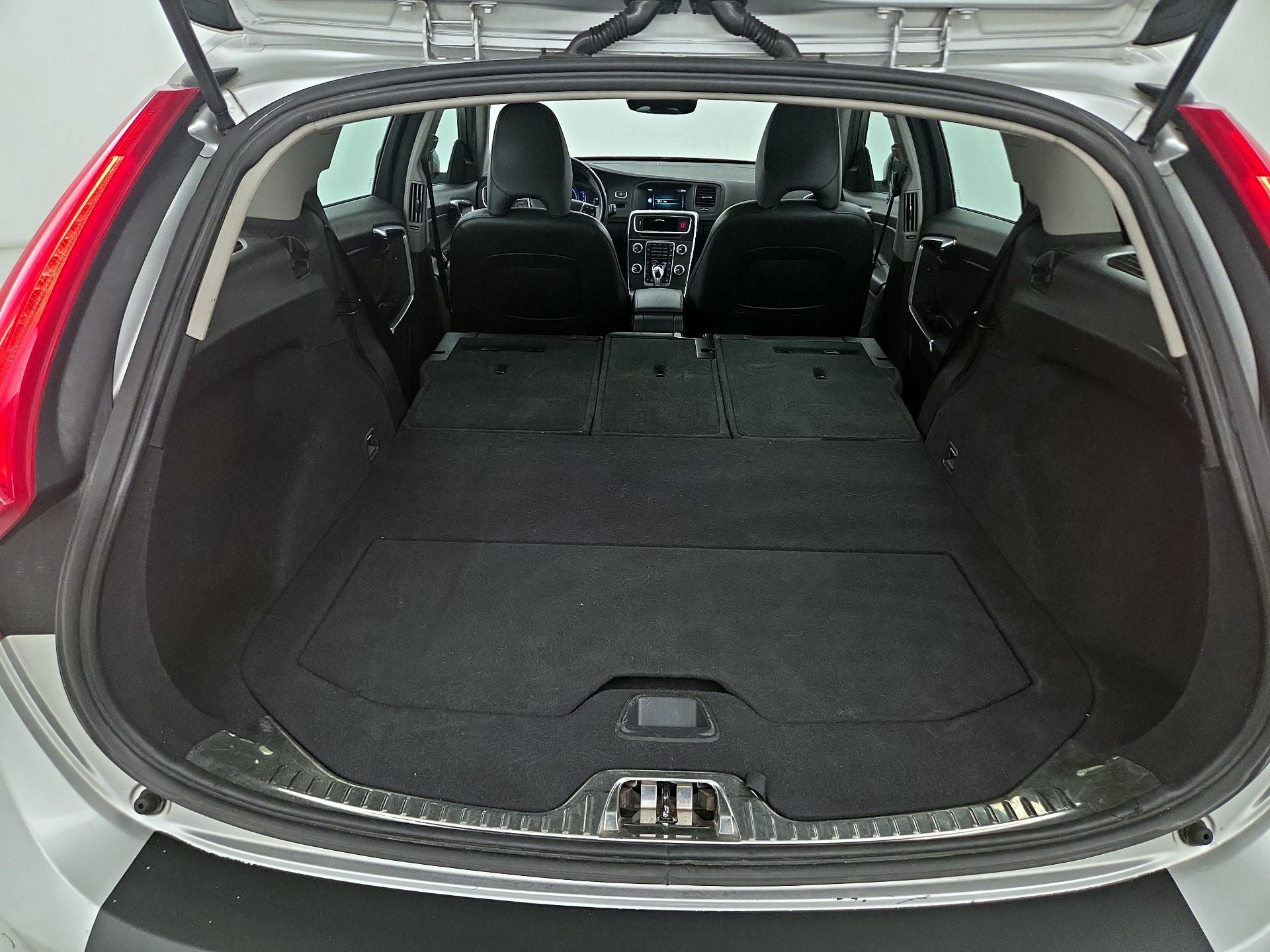 Thumbnail: 2016 Volvo V60 - 20