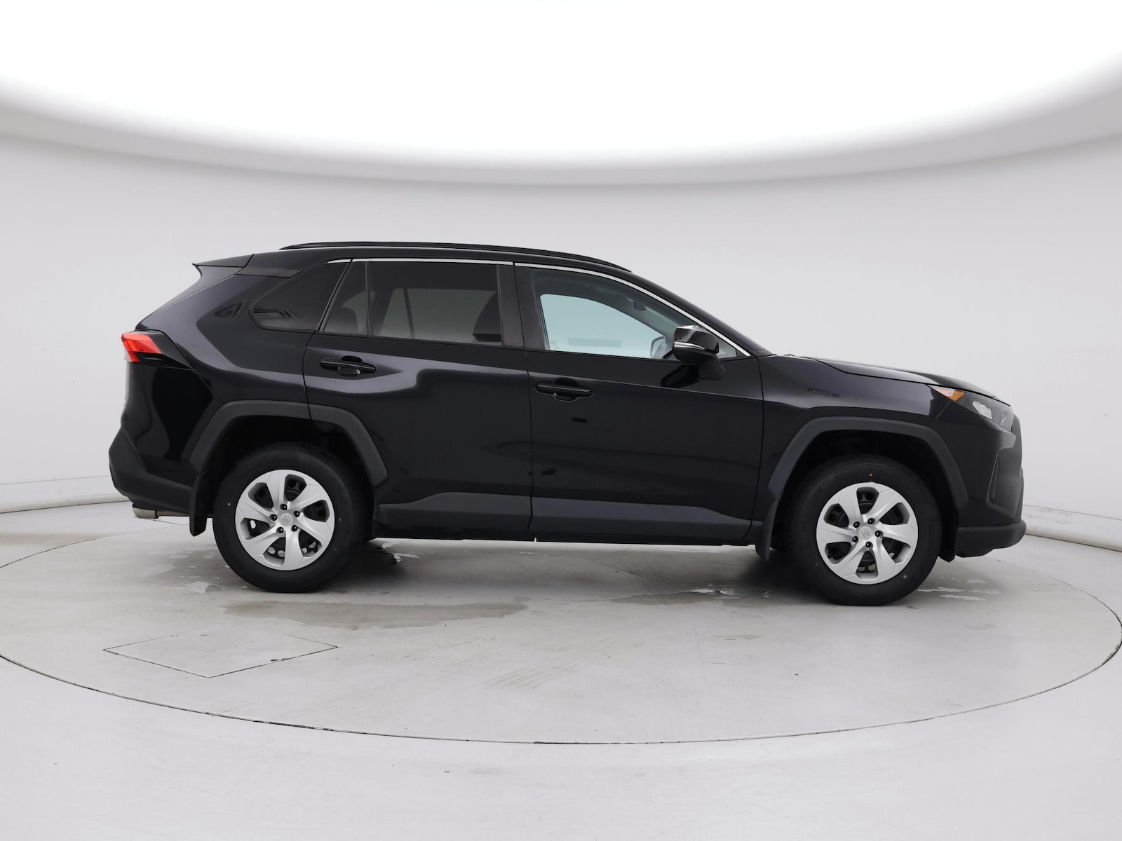 2020 Toyota RAV4 LE - Photo 8