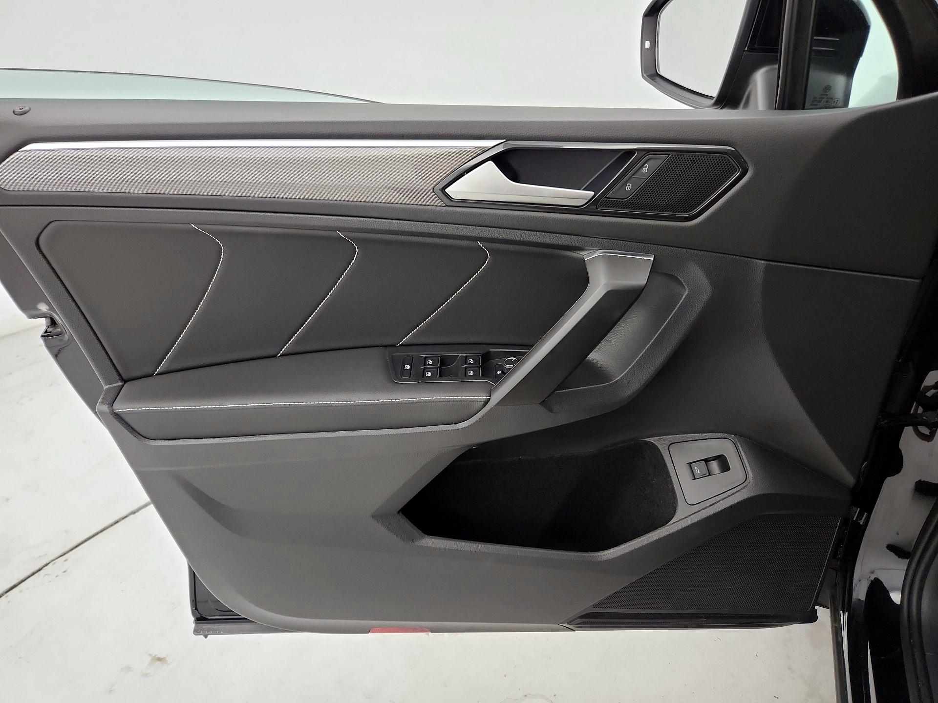Thumbnail: 2022 Volkswagen Tiguan - 12
