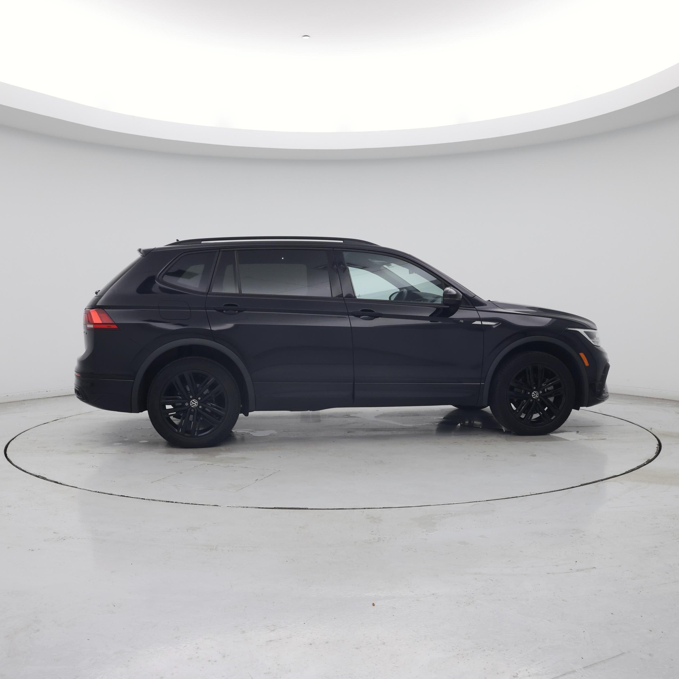 Thumbnail: 2022 Volkswagen Tiguan - 7