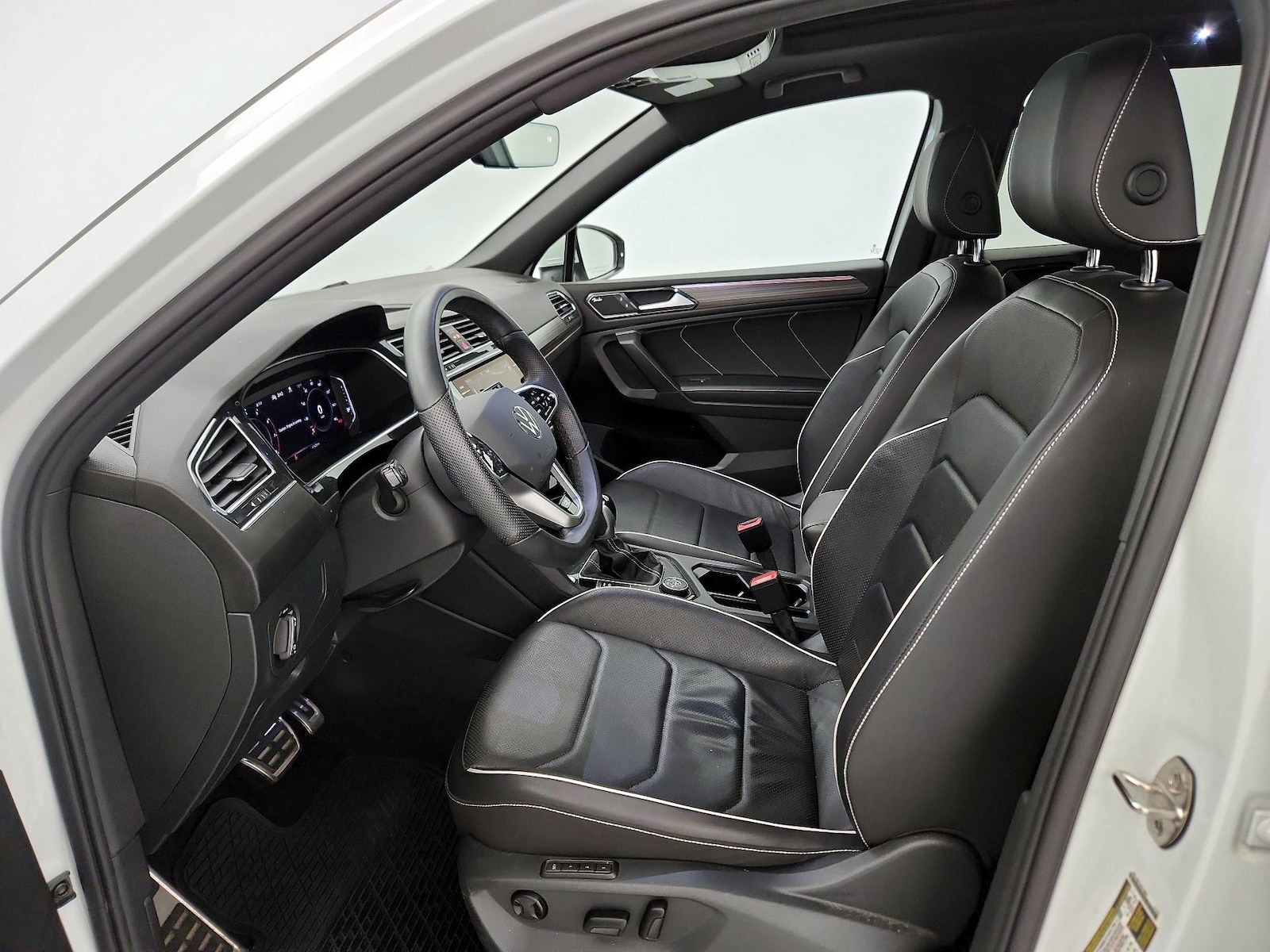 2022 Volkswagen Tiguan SEL R-LINE - Photo 11