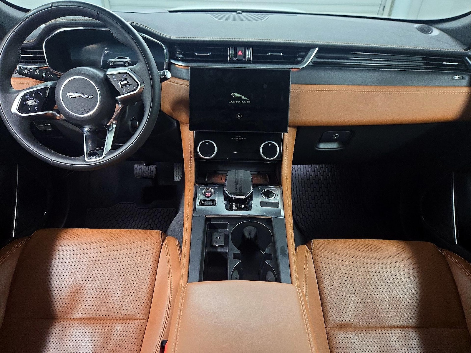 2024 Jaguar F-PACE R-Dynamic S - Photo 10