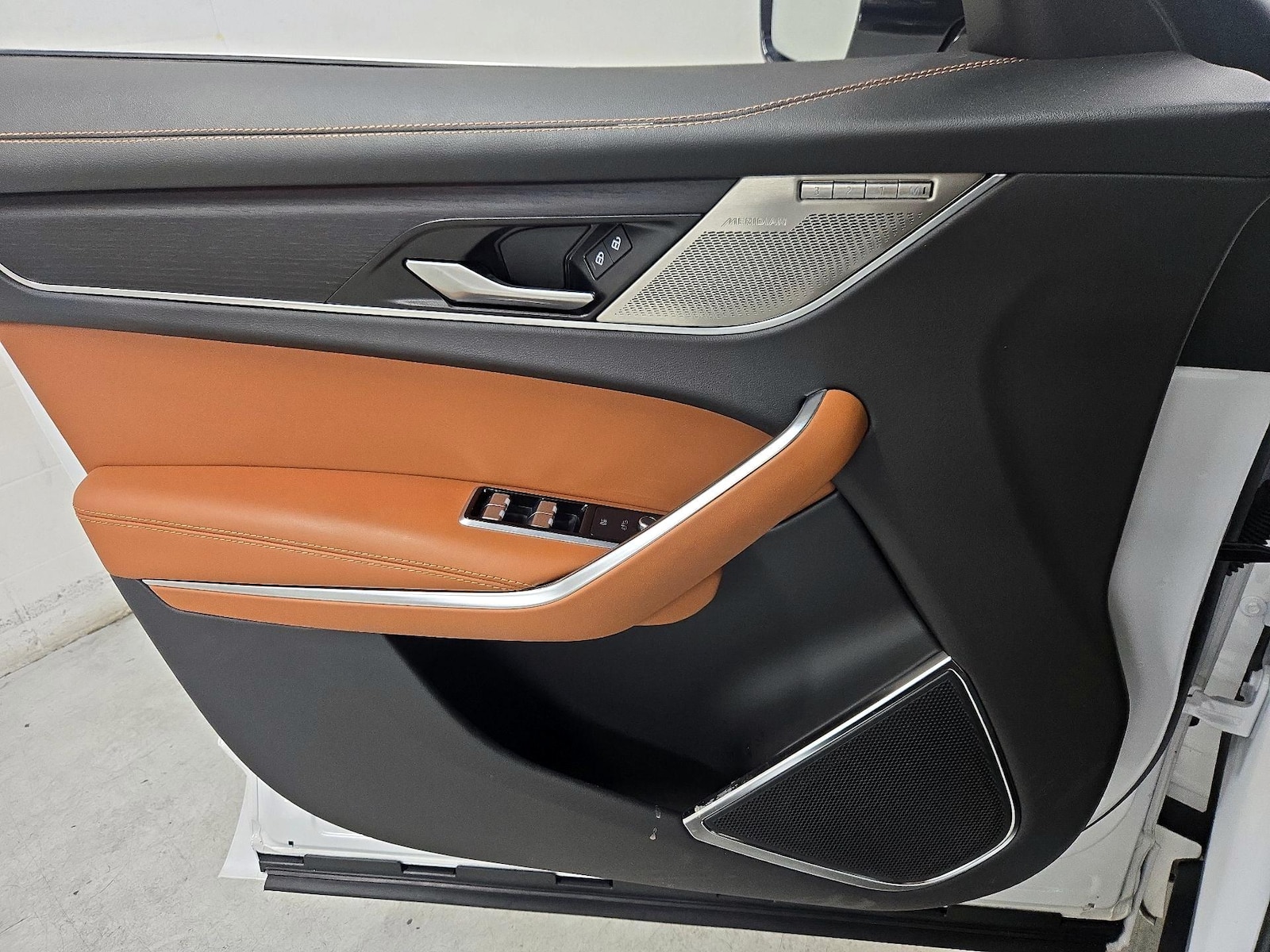 2024 Jaguar F-PACE R-Dynamic S - Photo 13