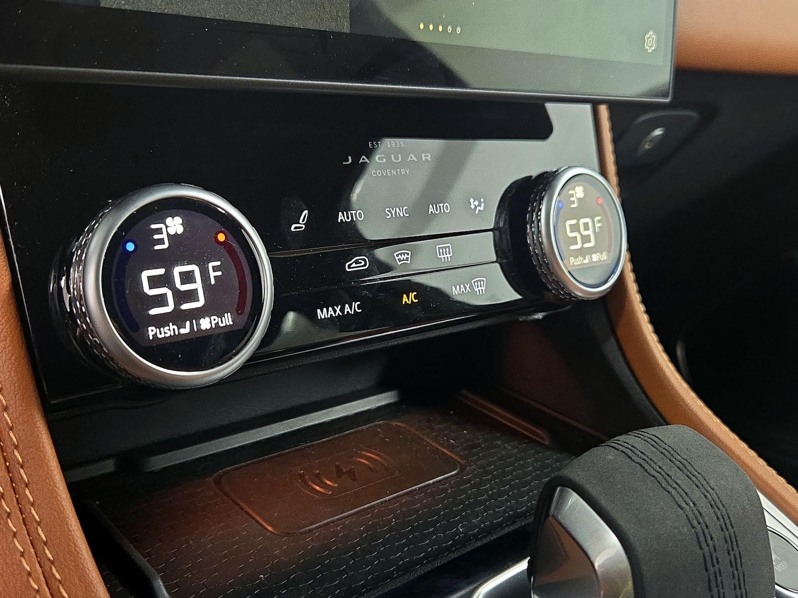 2024 Jaguar F-PACE R-Dynamic S - Photo 18