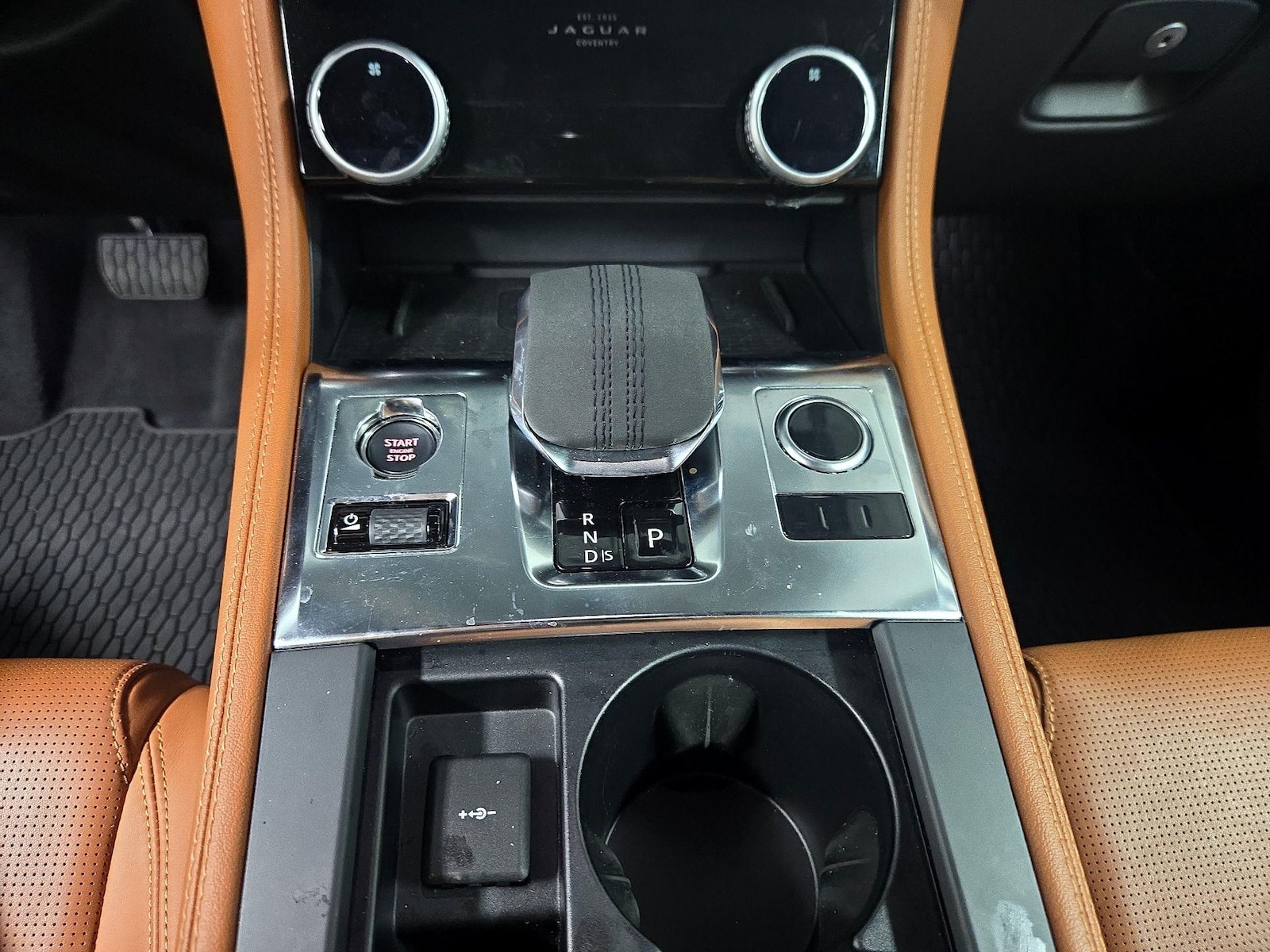 2024 Jaguar F-PACE R-Dynamic S - Photo 19
