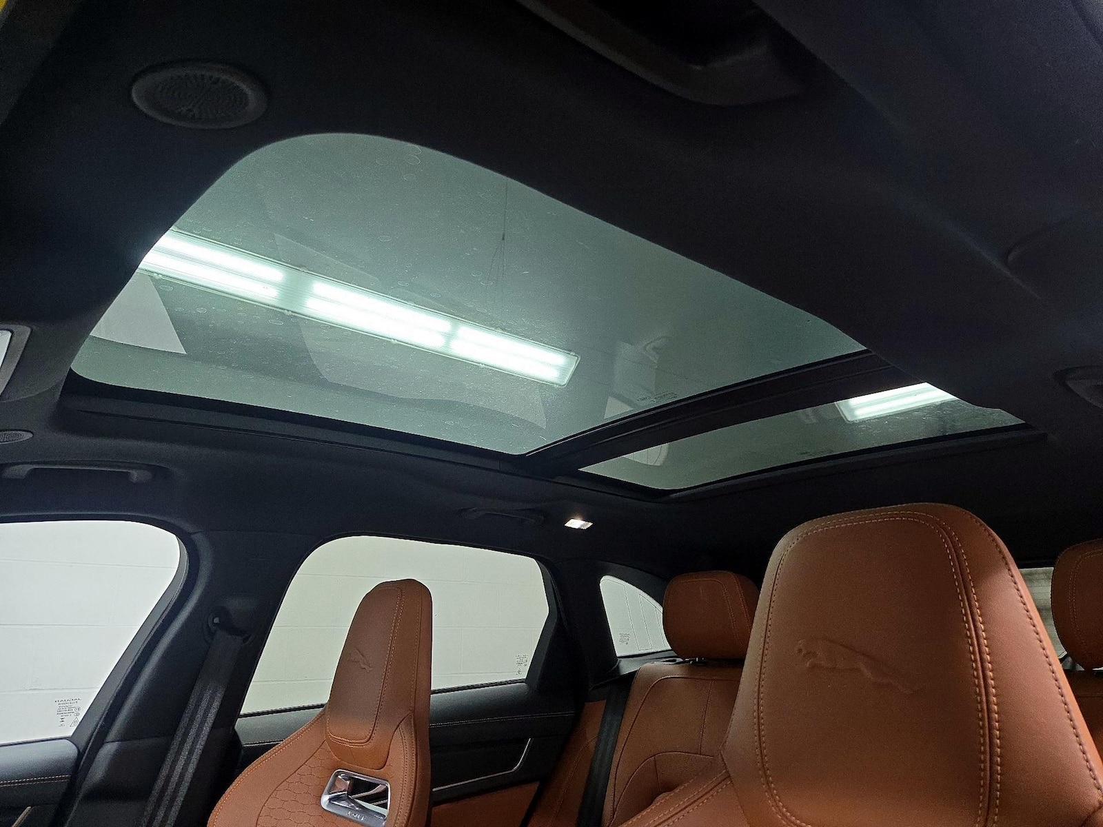 2024 Jaguar F-PACE R-Dynamic S - Photo 21