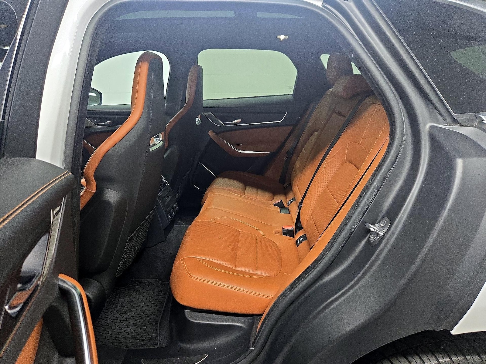 2024 Jaguar F-PACE R-Dynamic S - Photo 22
