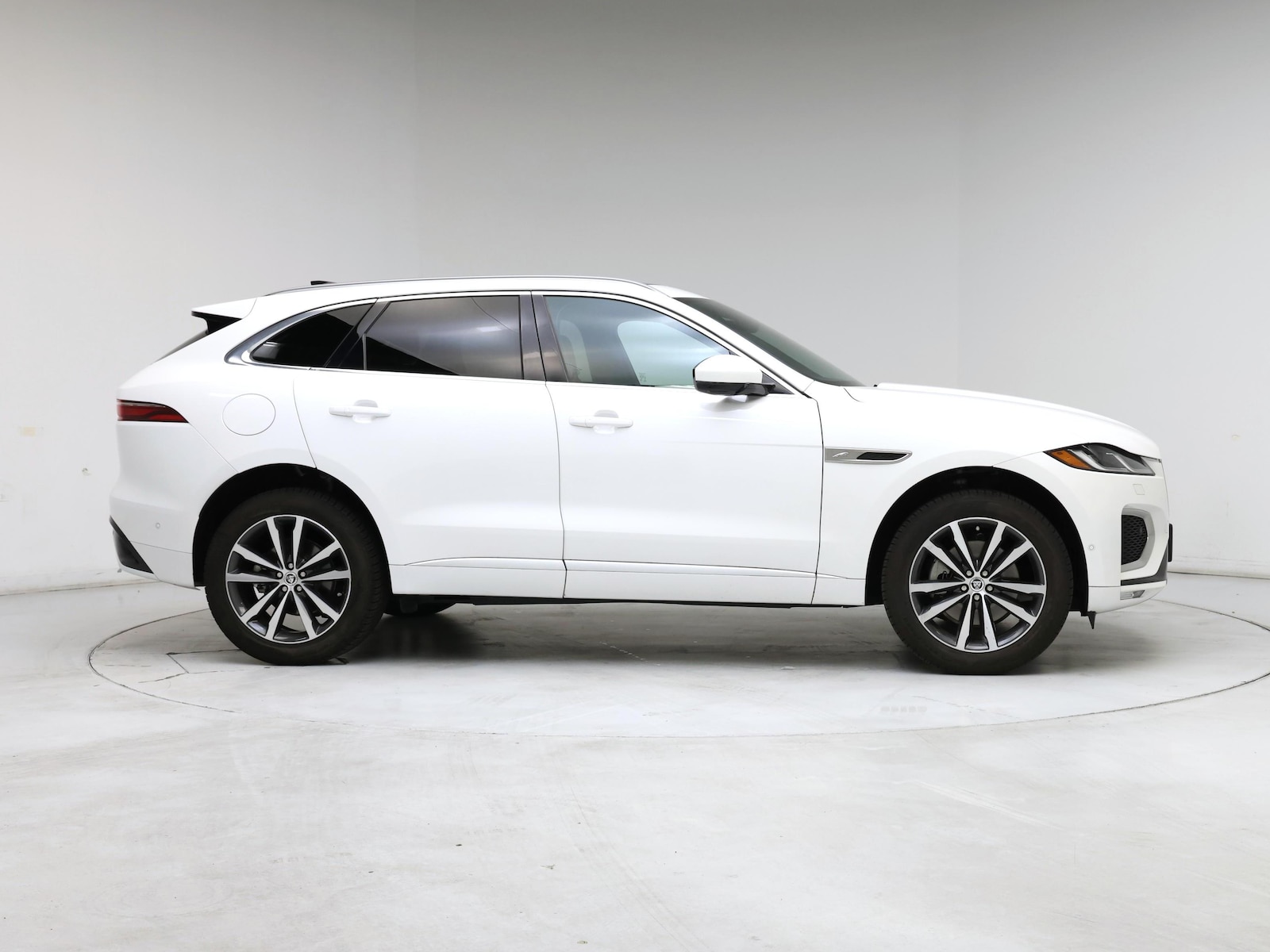 2024 Jaguar F-PACE R-Dynamic S - Photo 8