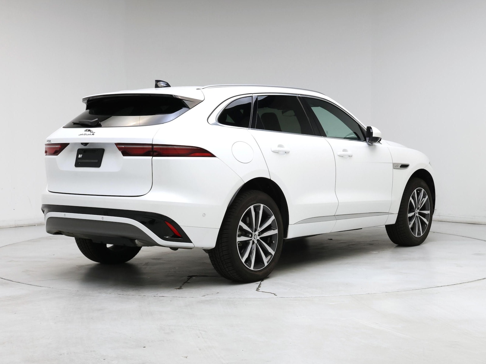 2024 Jaguar F-PACE R-Dynamic S - Photo 9
