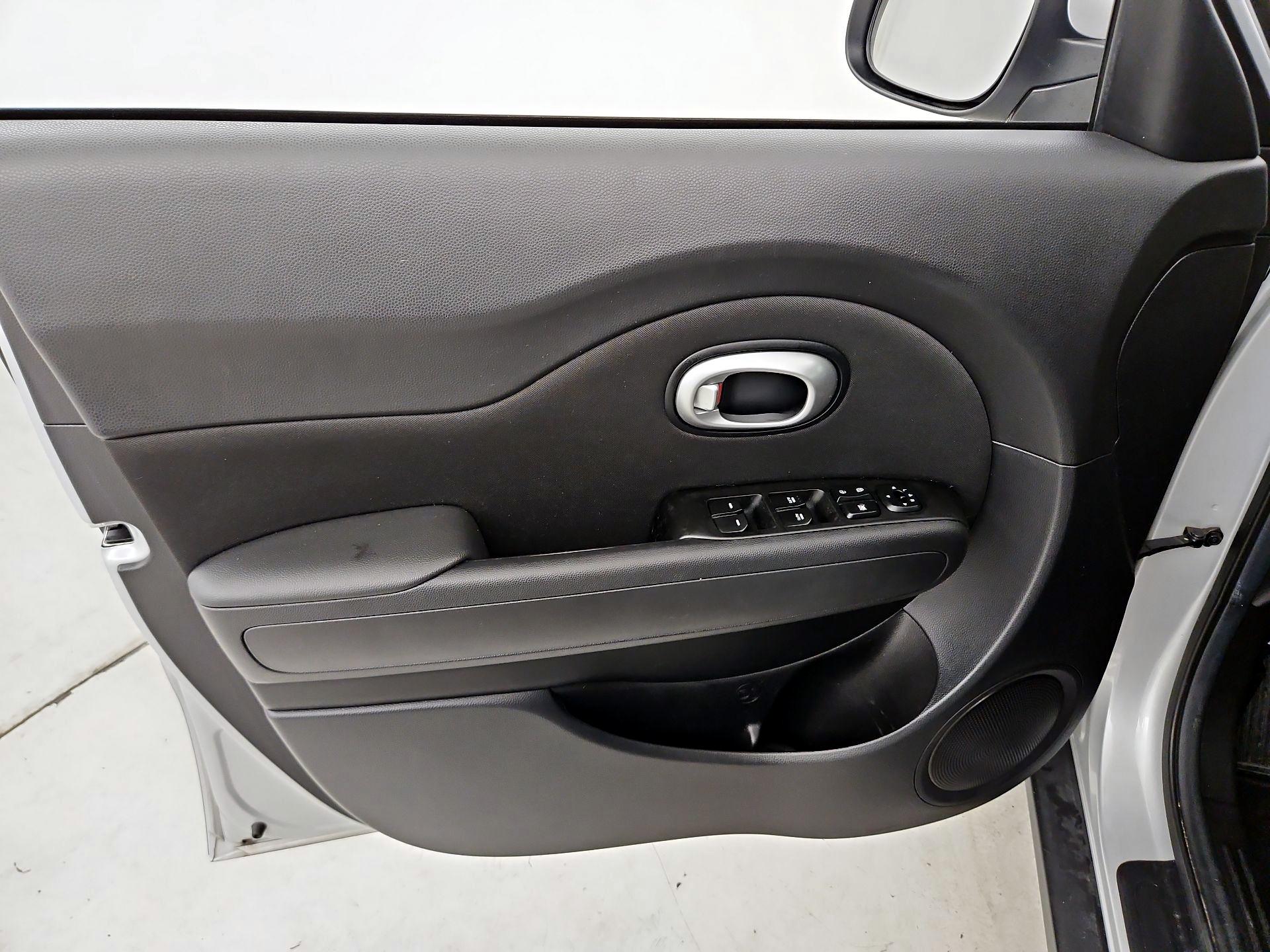 Thumbnail: 2016 Kia Soul - 12