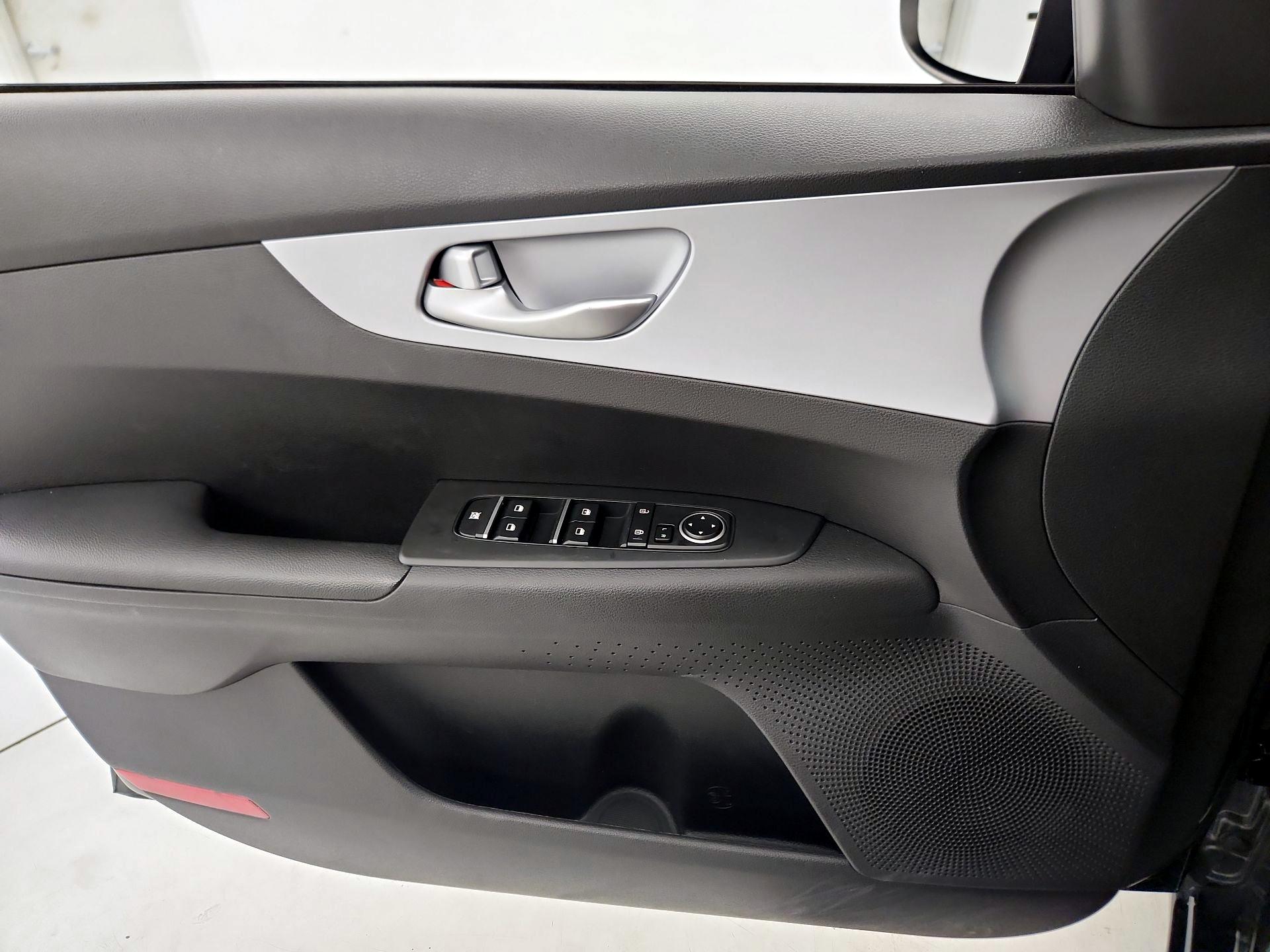 Thumbnail: 2023 Kia Forte - 12