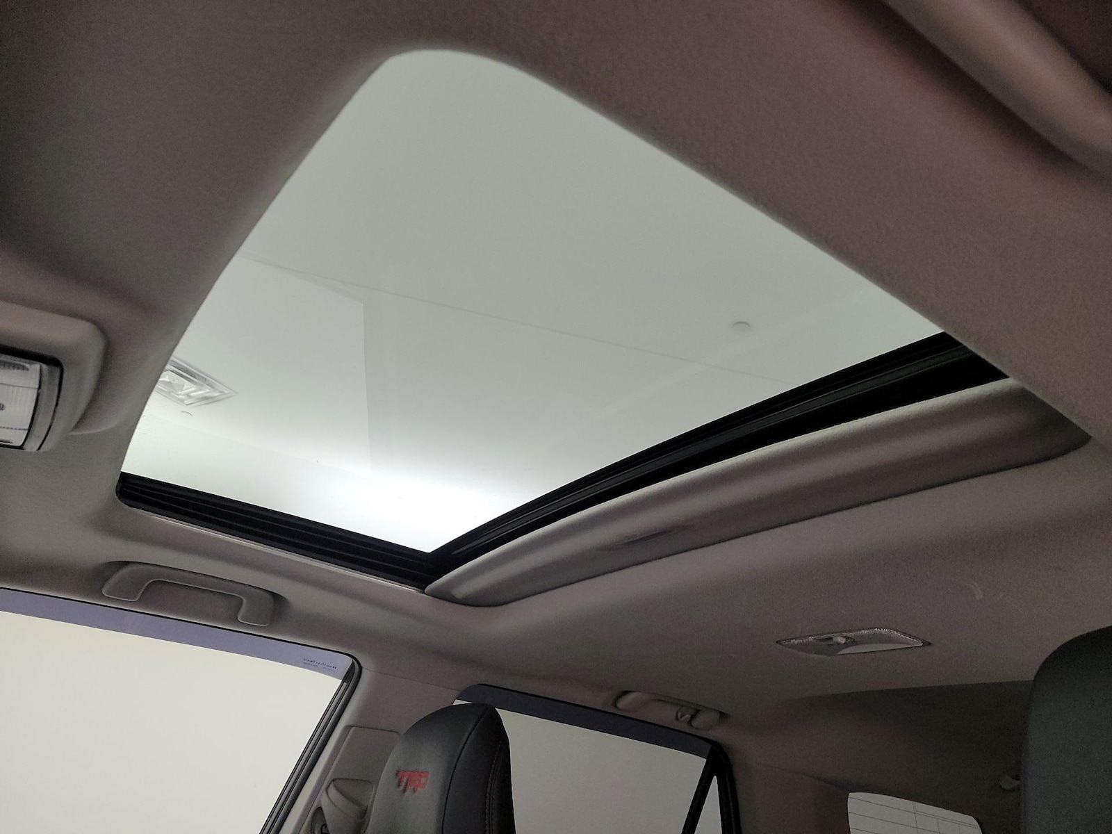 Sunroof(s) & Overhead Airbags