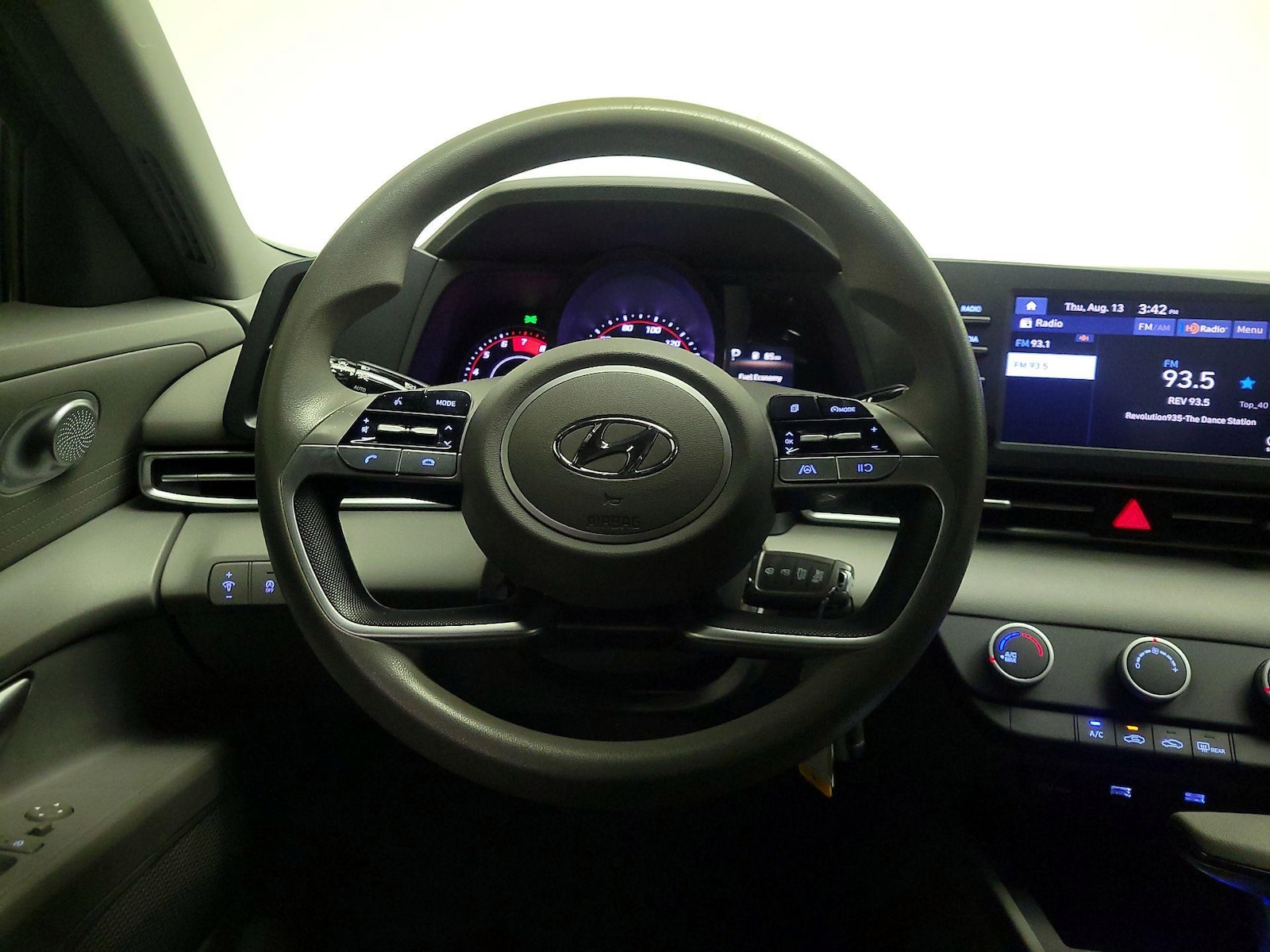 2021 Hyundai Elantra SE - Photo 11