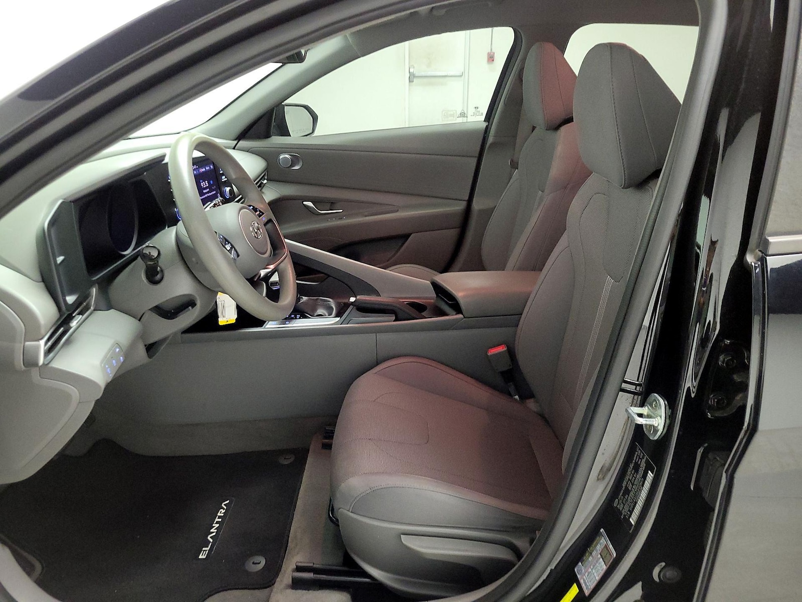 2021 Hyundai Elantra SE - Photo 12