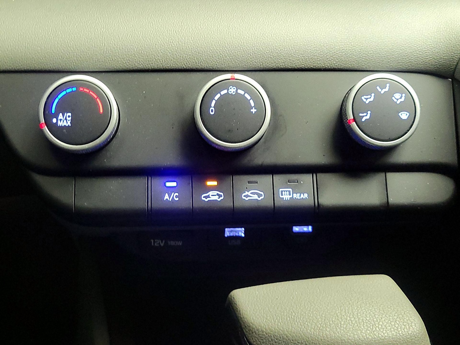 2021 Hyundai Elantra SE - Photo 17