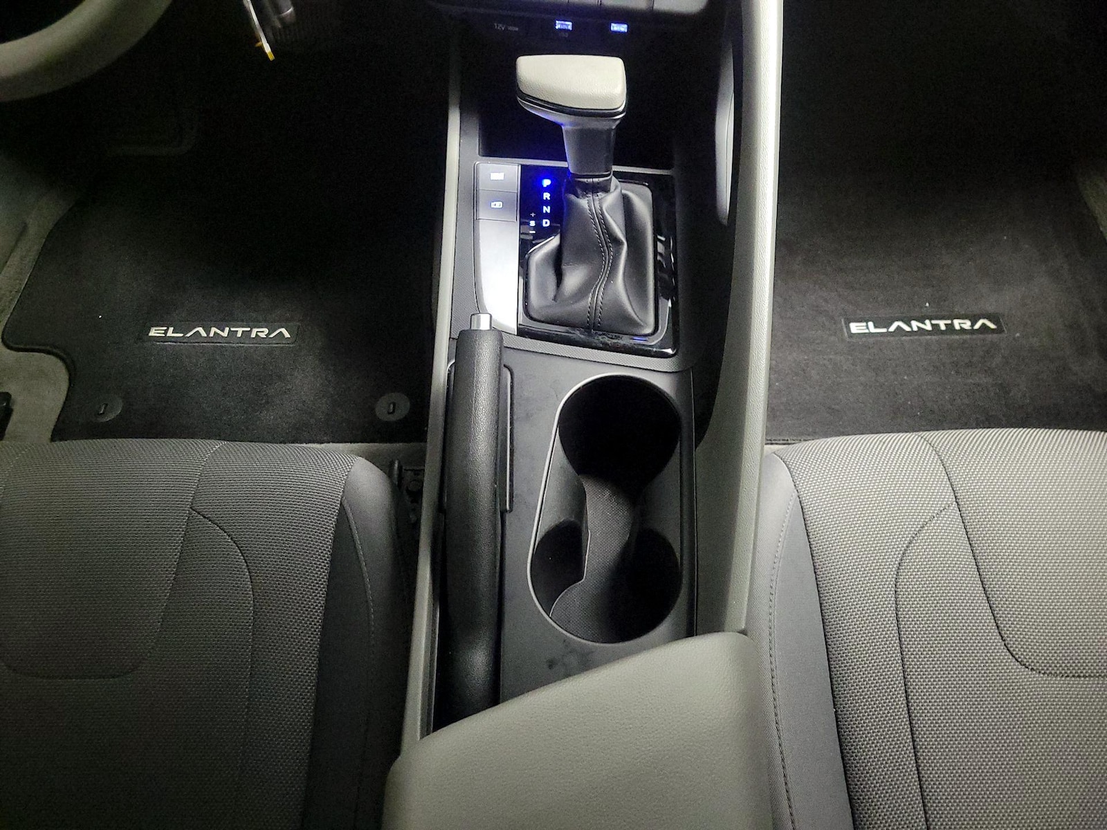 2021 Hyundai Elantra SE - Photo 18