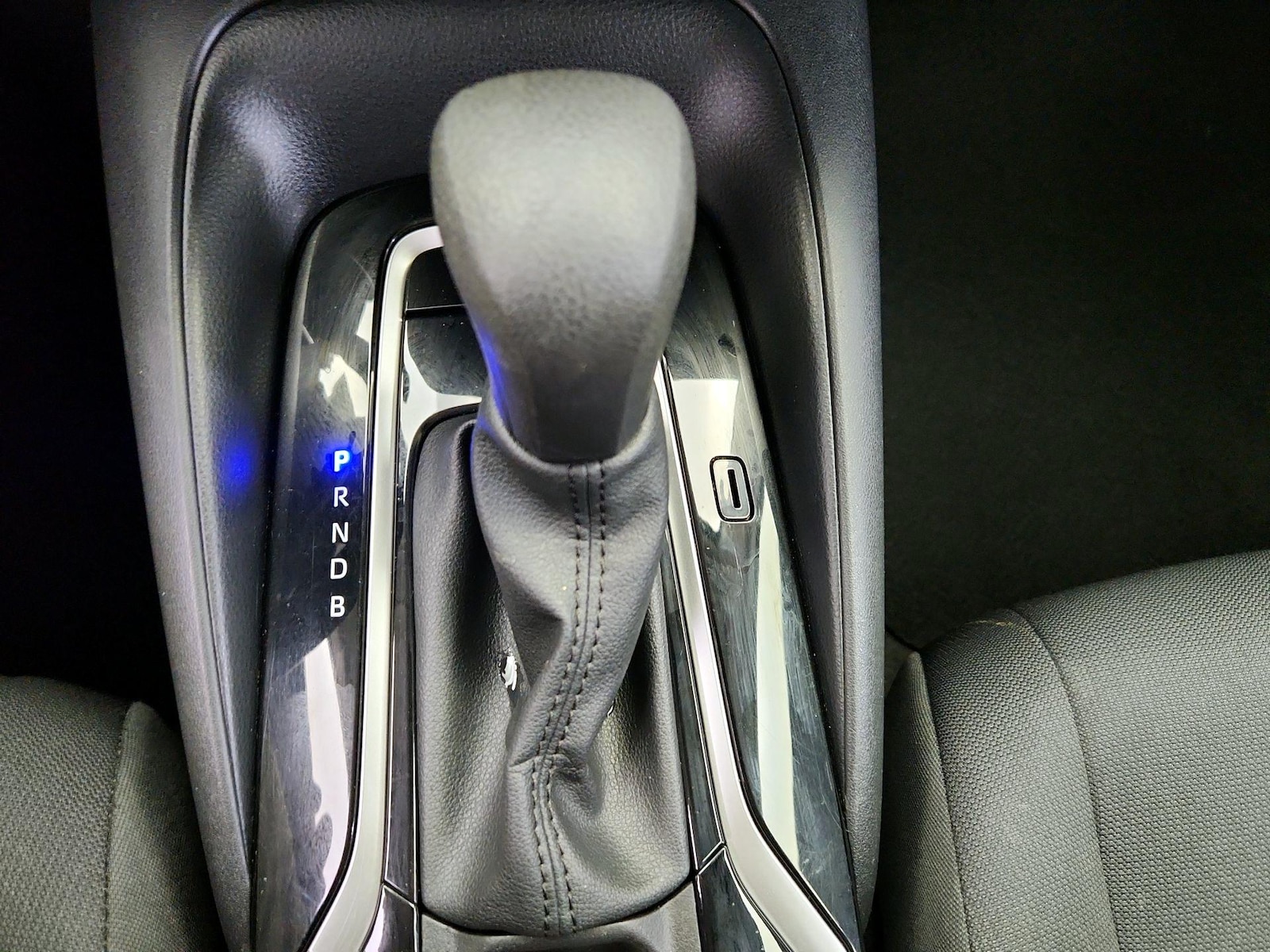 2022 Toyota Corolla LE - Photo 18