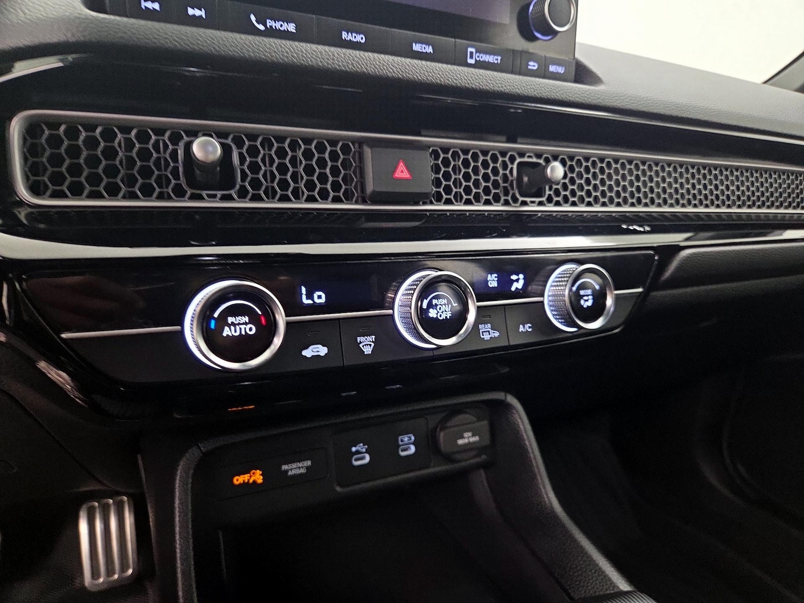 2025 Honda Civic Hatchback Sport - Photo 17